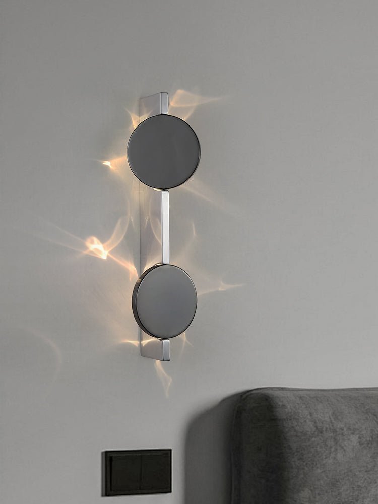 Pethr Wave Minimalistische Wandleuchte aus Stahl
