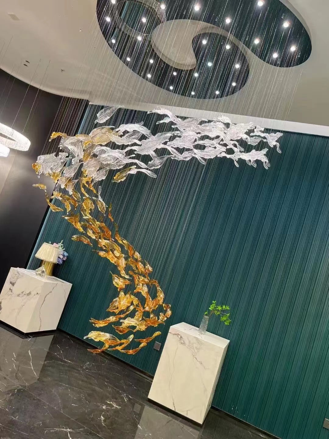Aetherial Kronleuchter aus Glas mit Blattmotiv