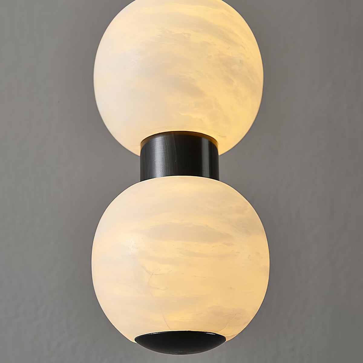 Albinaine zeitgenössische Alabaster-Pendelleuchte in Kieselsteinform