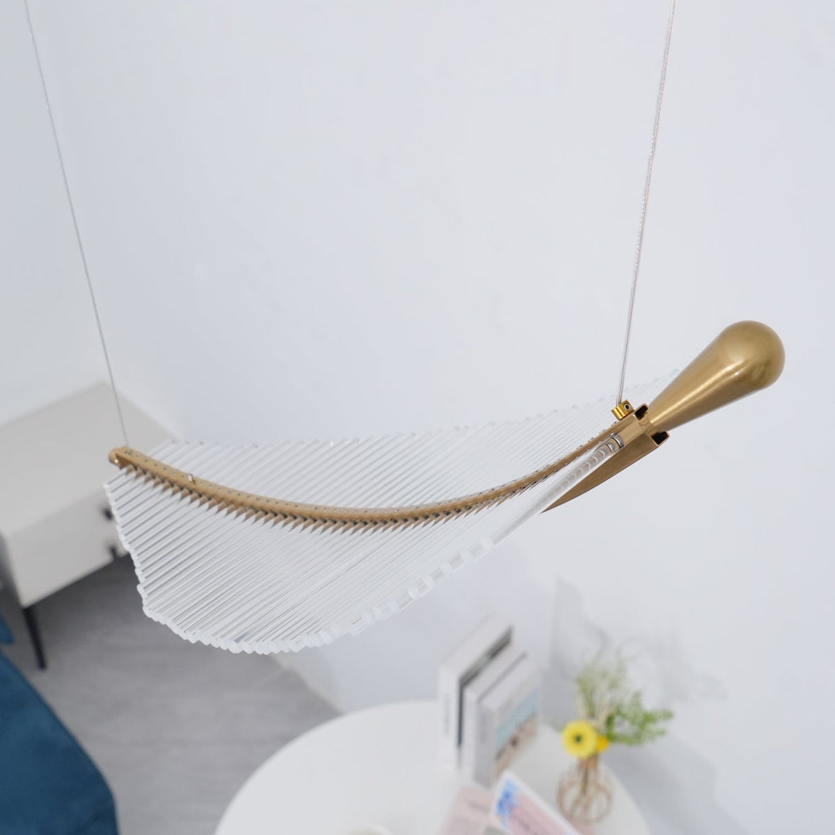 Kuo Kronleuchter aus Acryl in Gold mit zeitgenössischem Design