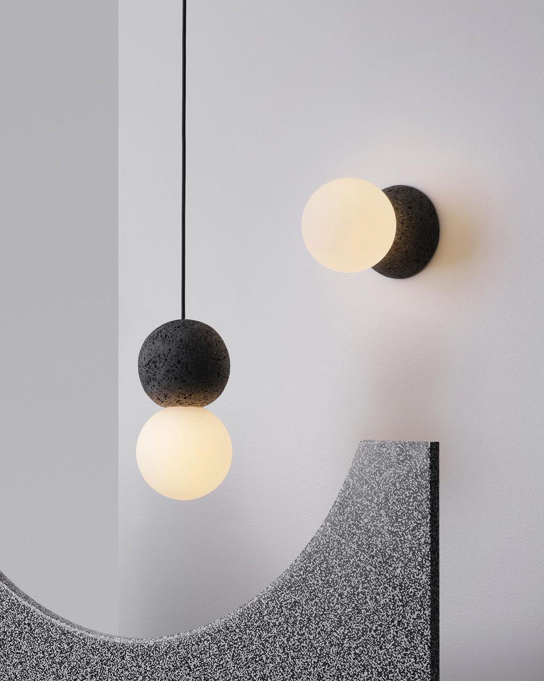 Eirinise Wandleuchte aus Beton mit Opalglas