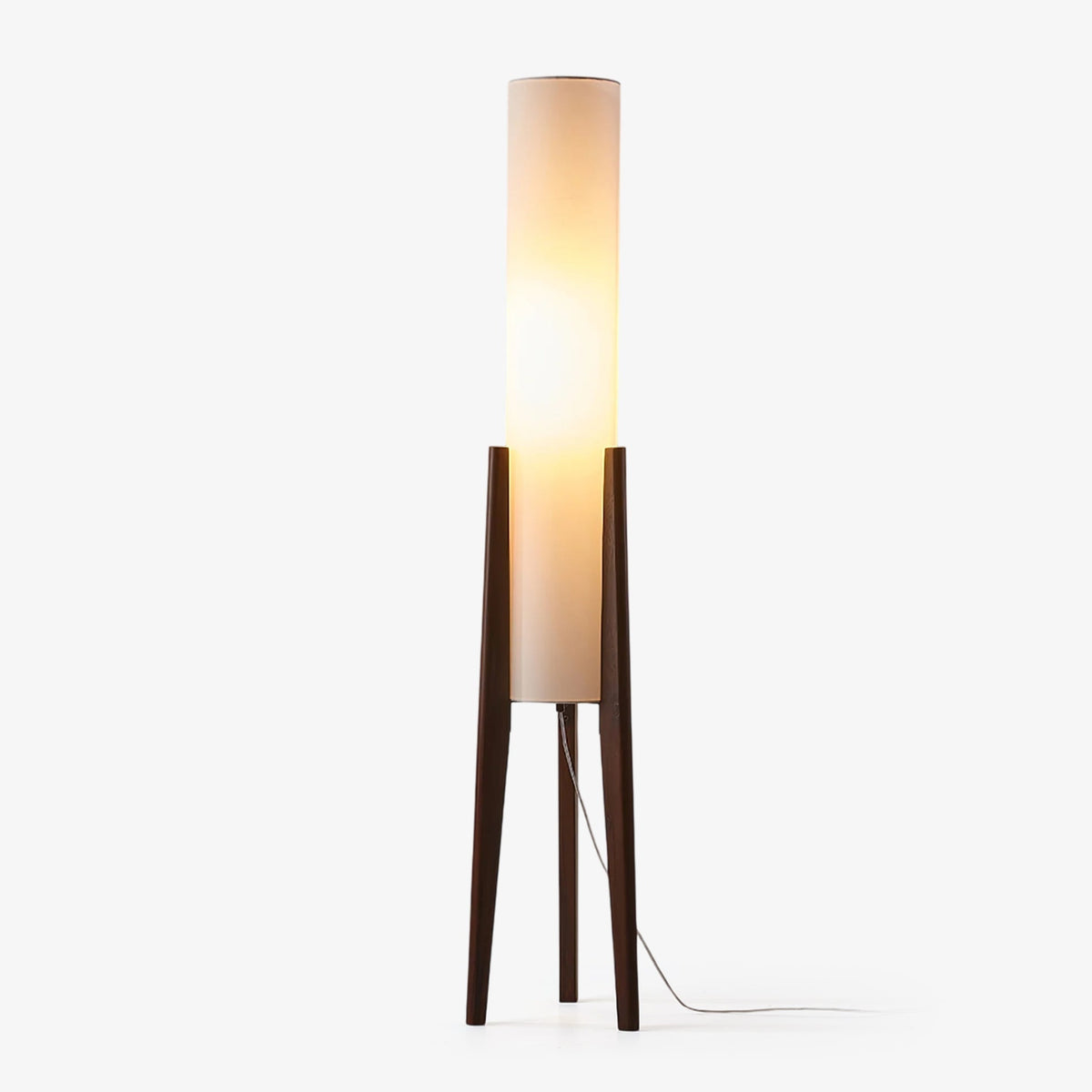 Triluxe Stehleuchte aus Holz und Stoff im modernen Stil