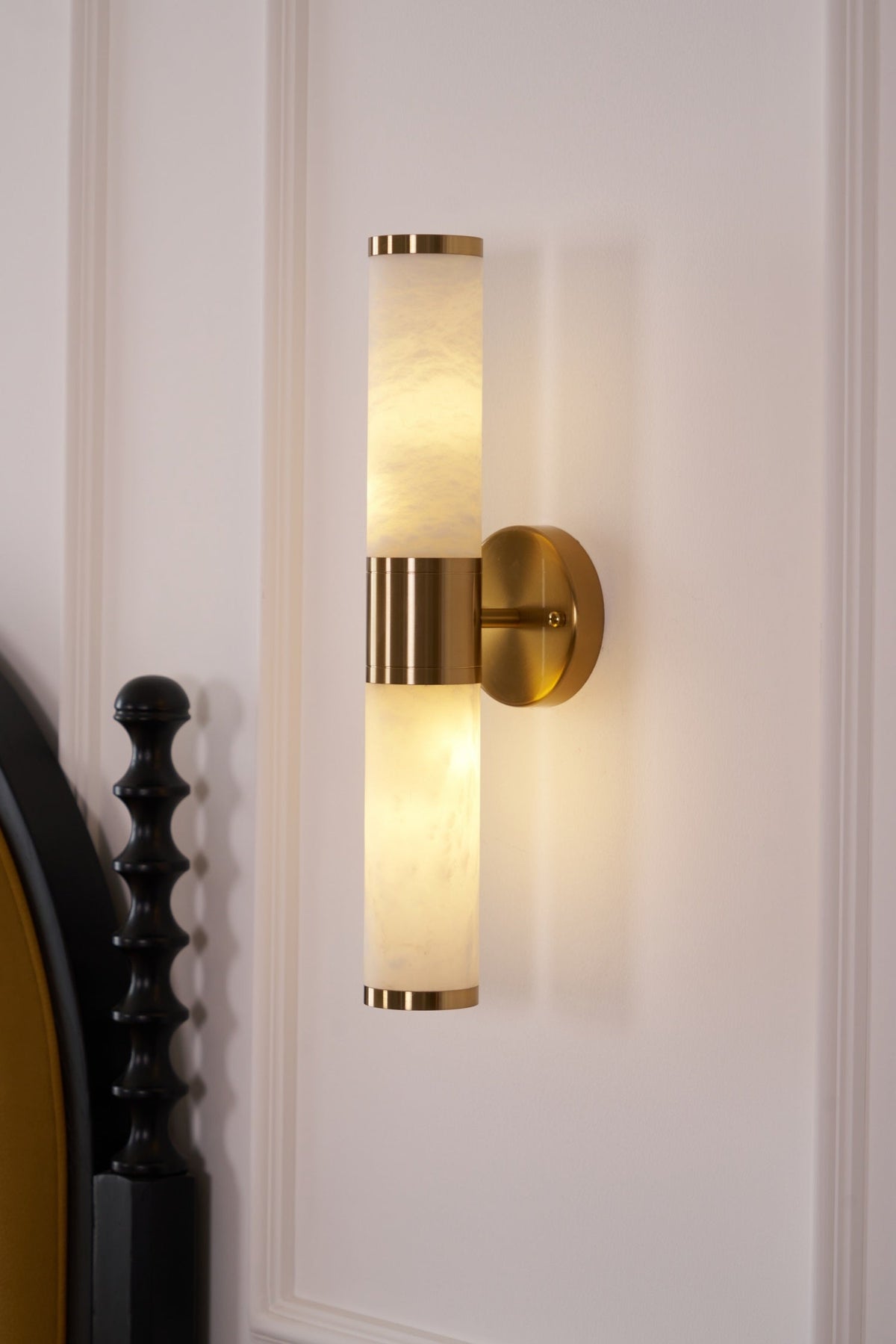 Tira Minimalistische Wandleuchte aus Alabaster