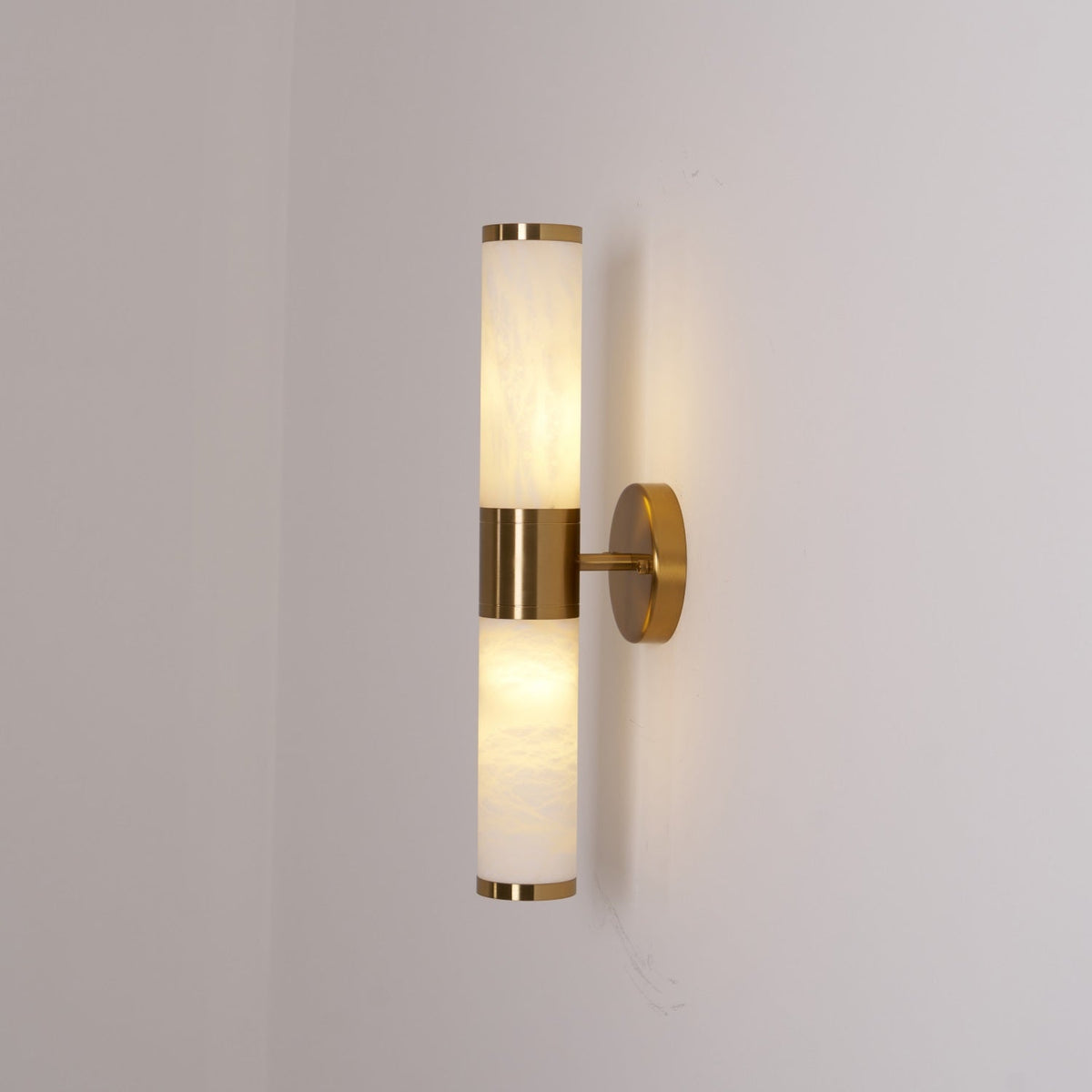 Tira Minimalistische Wandleuchte aus Alabaster