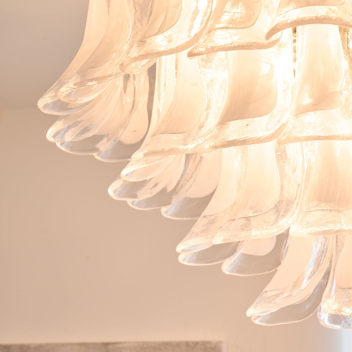 Celenira Deckenleuchte aus klarem Glas Wellenform geschichtet elegant