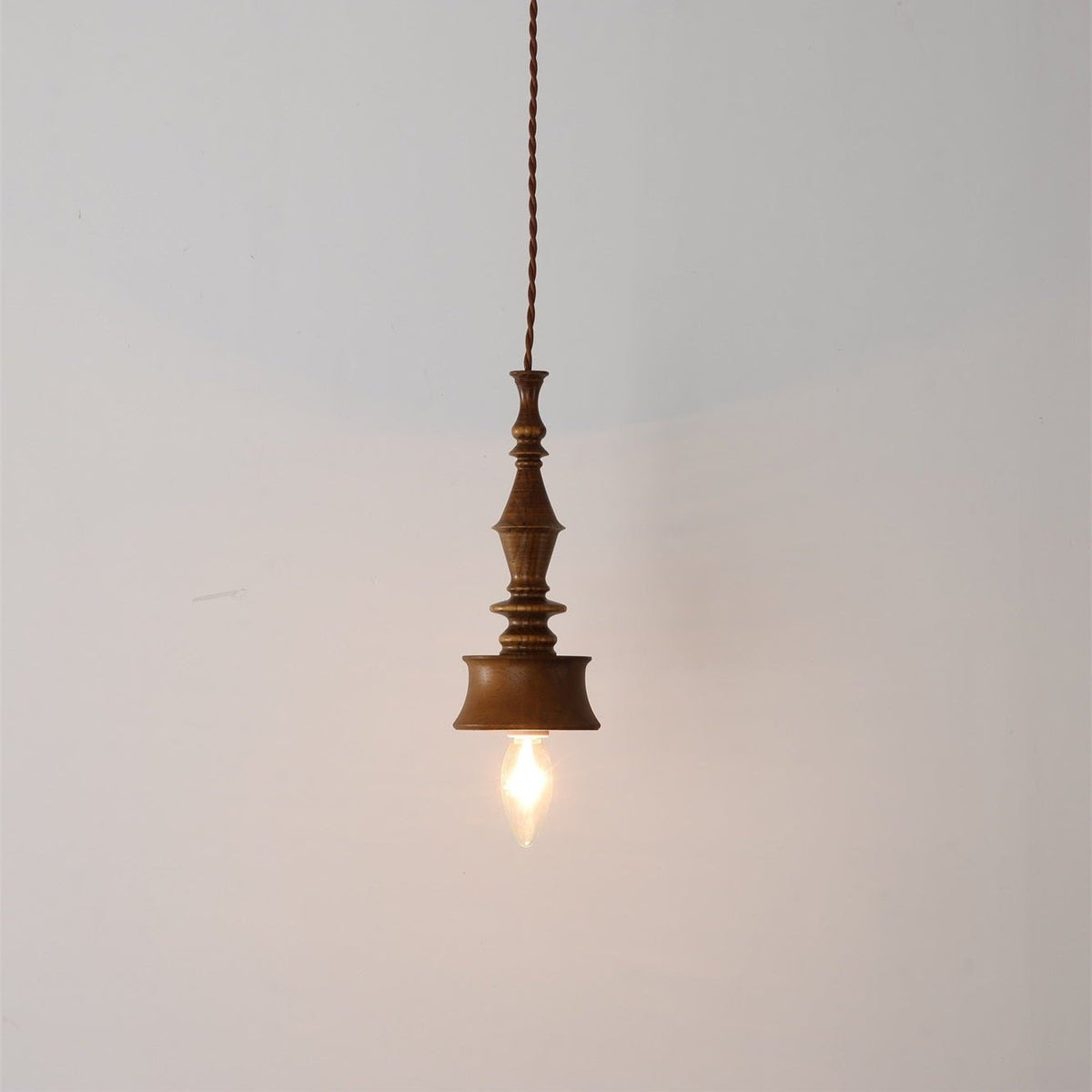 Tessira Pendelleuchte aus Holz im Industrie-Stil