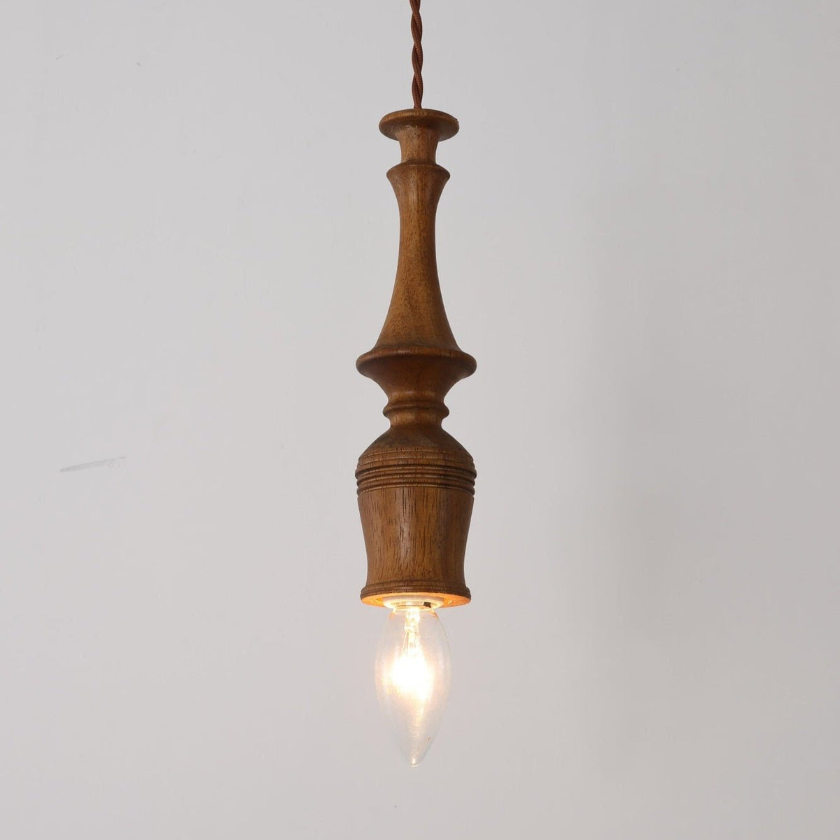 Tessira Pendelleuchte aus Holz im Industrie-Stil