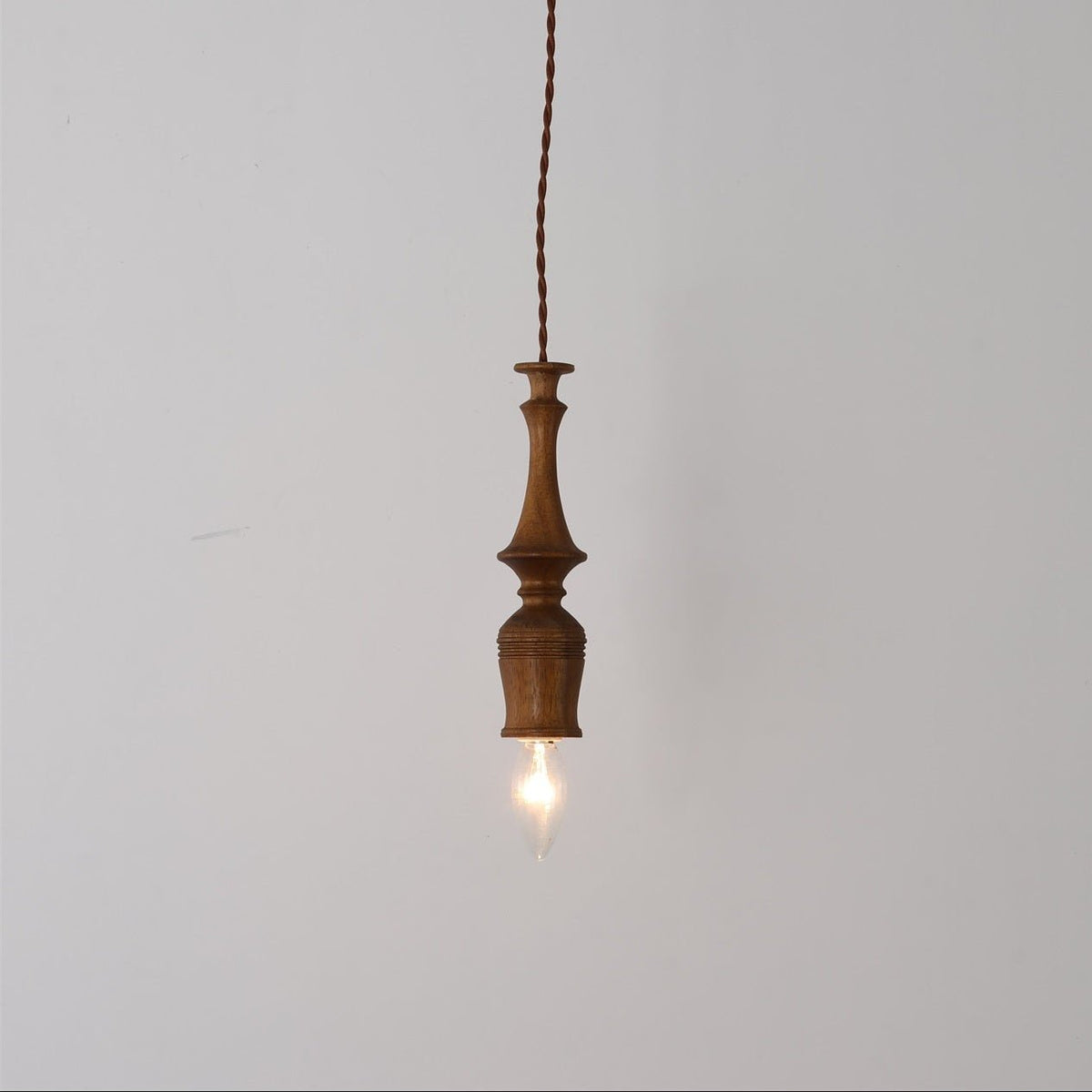 Tessira Pendelleuchte aus Holz im Industrie-Stil