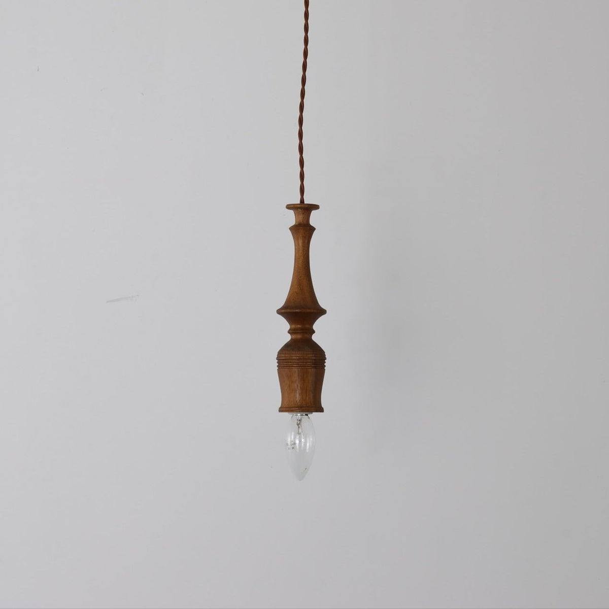 Tessira Pendelleuchte aus Holz im Industrie-Stil