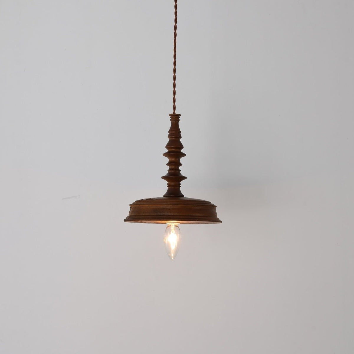 Tessira Pendelleuchte aus Holz im Industrie-Stil