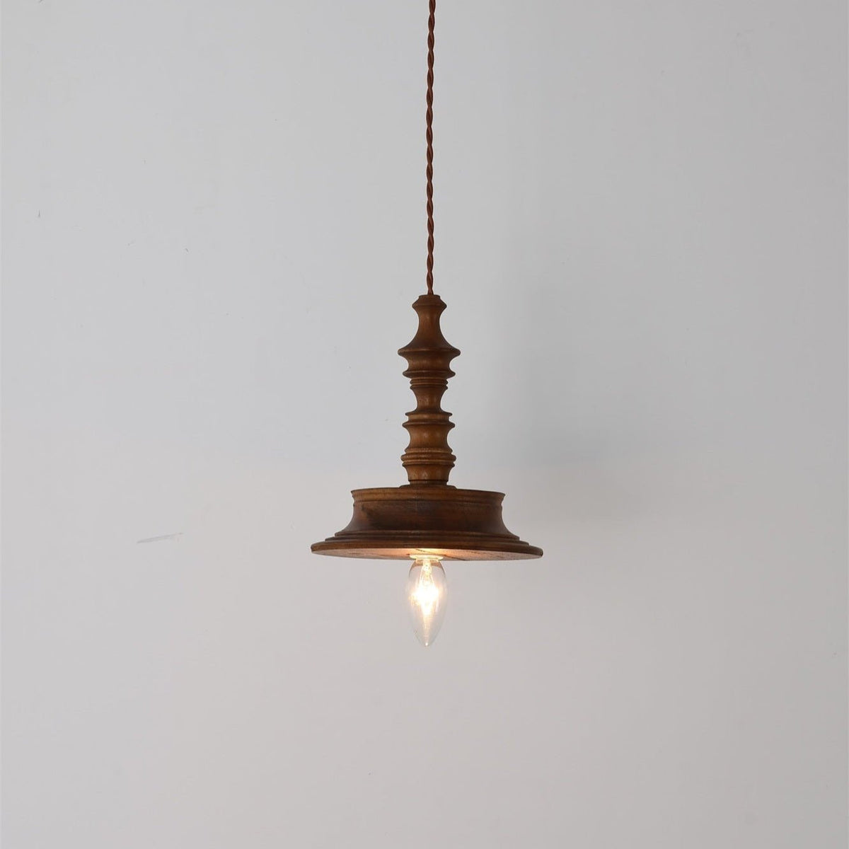 Tessira Pendelleuchte aus Holz im Industrie-Stil