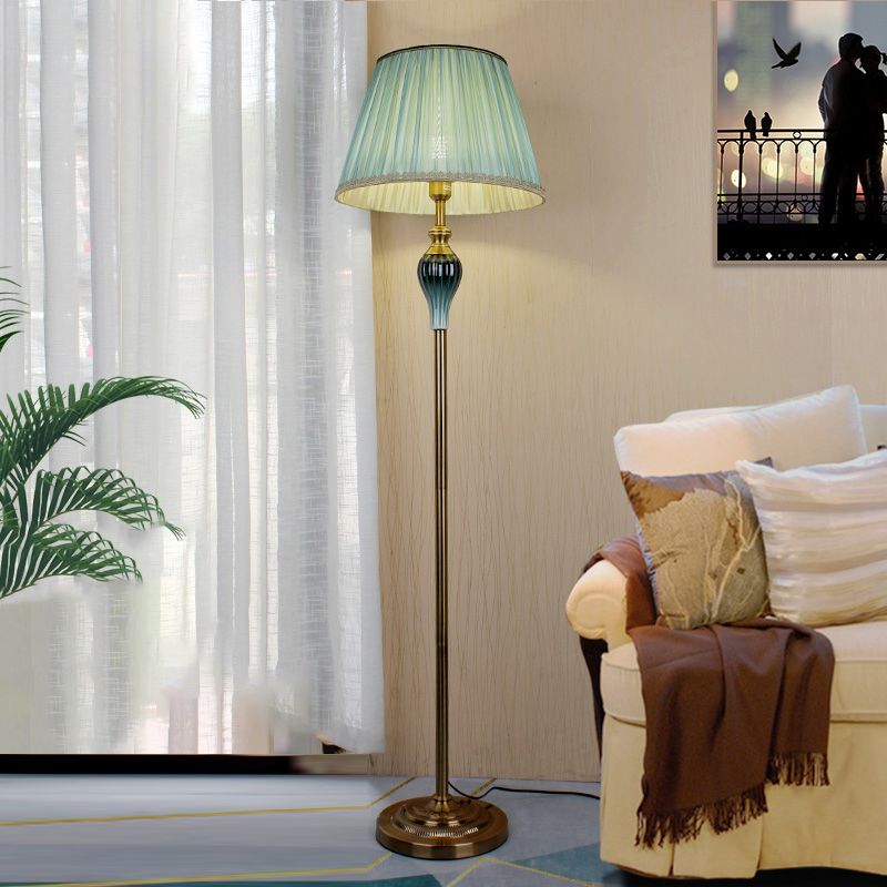 Arisha Antik Stehlampe, 5 Farben, Metall/Stoff, Schlafzimmer