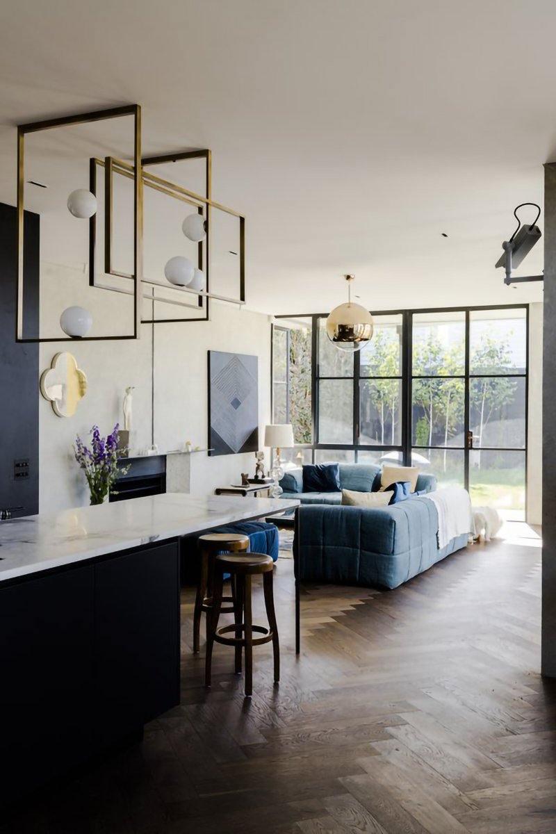 Veliiel Kronleuchter Mondrian aus Glas in Messing mit geometrischem Design