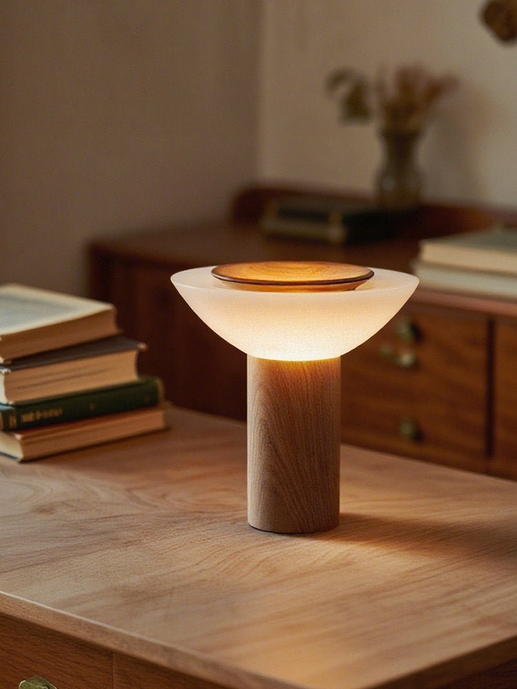 Rinenine Tischleuchte aus Holz