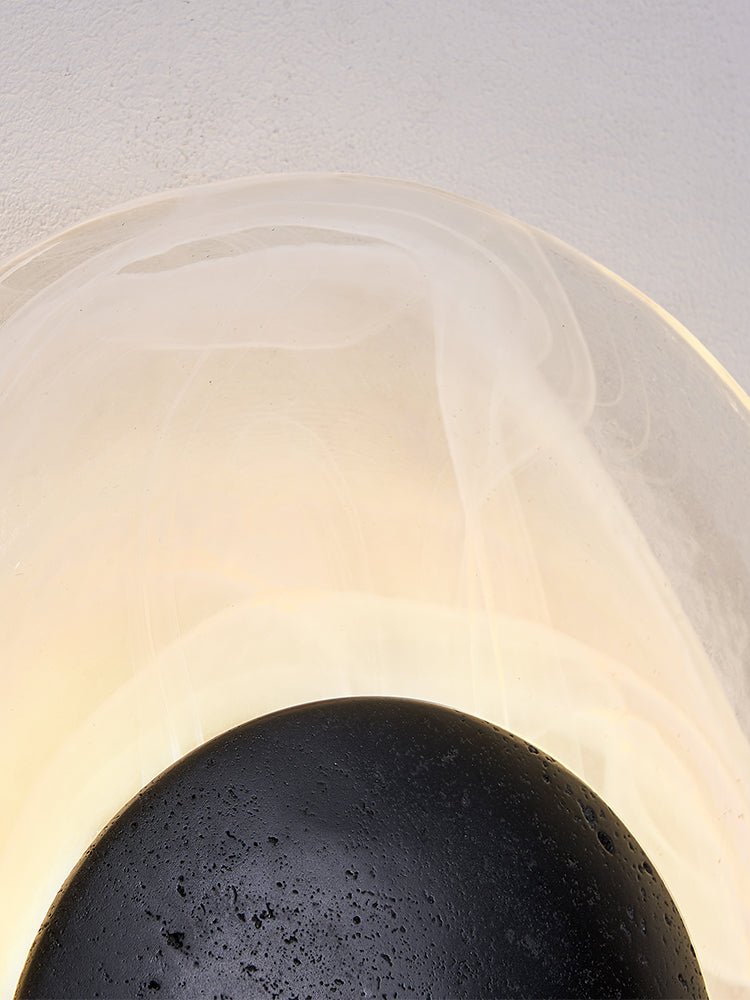 Orla Cosmica Eclipse Schwarze Travertin-Shell-Wandleuchte