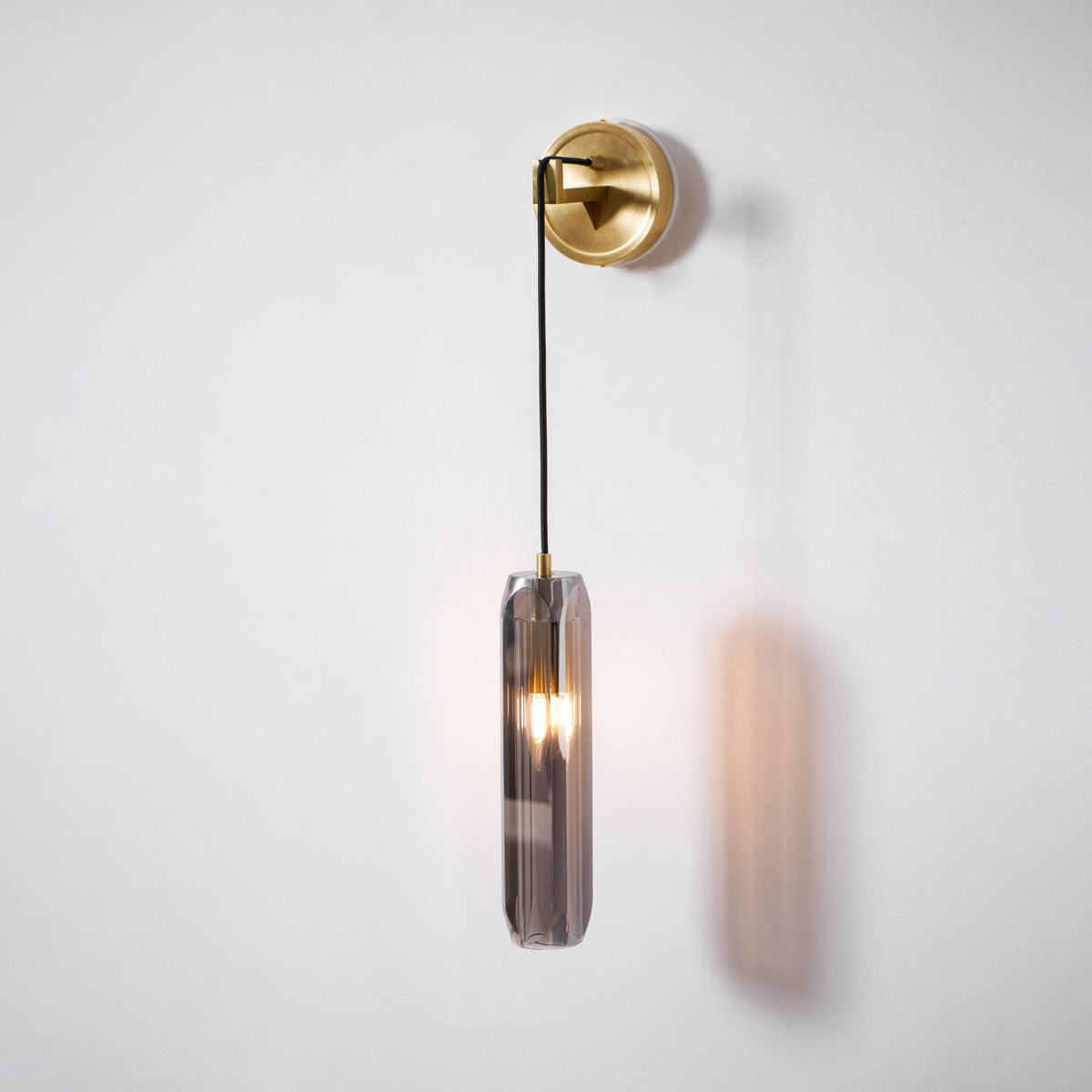 Zodorila zeitgenössische minimalistische Wandleuchte aus Kristall
