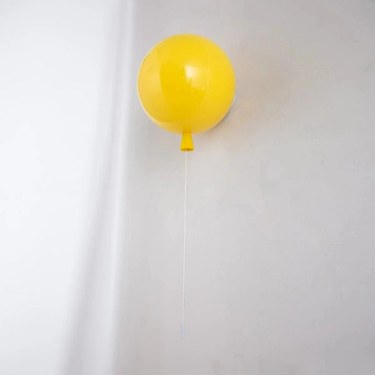 Celuenne Balloon Dream Wandleuchte aus Milchglas