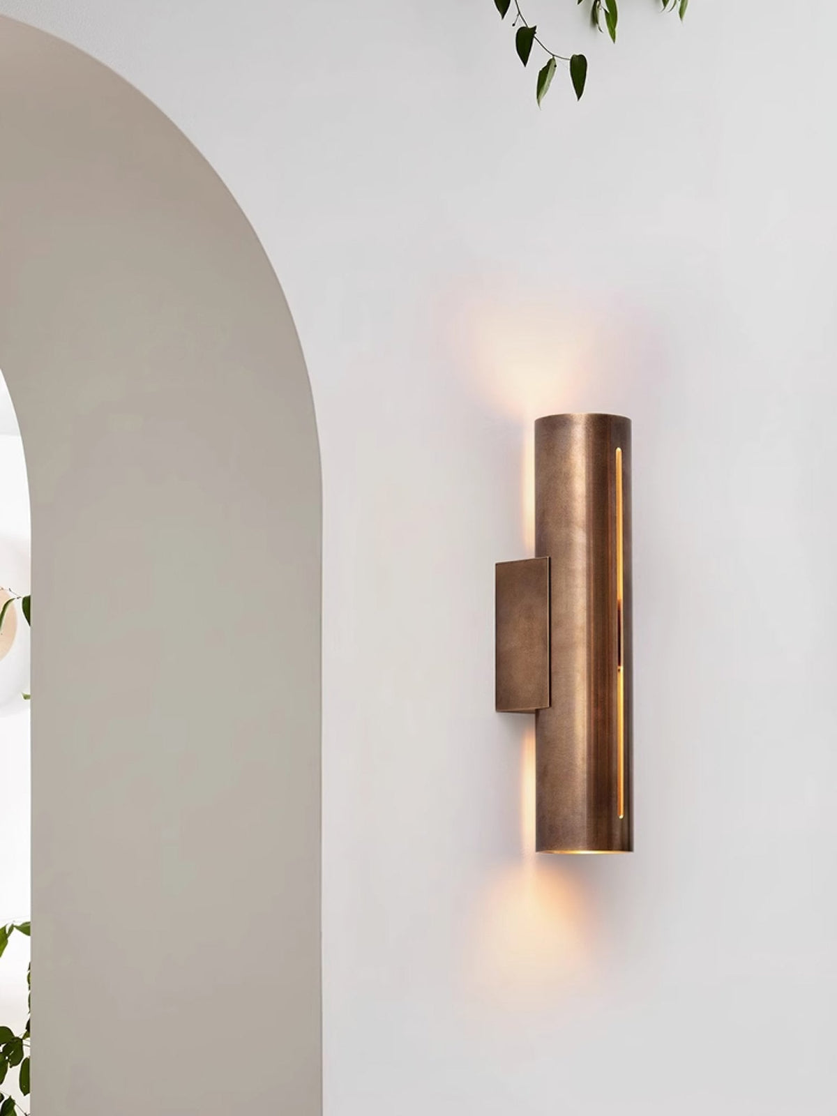 Avsilara zeitgenössische minimalistische zylindrische Messing-Wandleuchte
