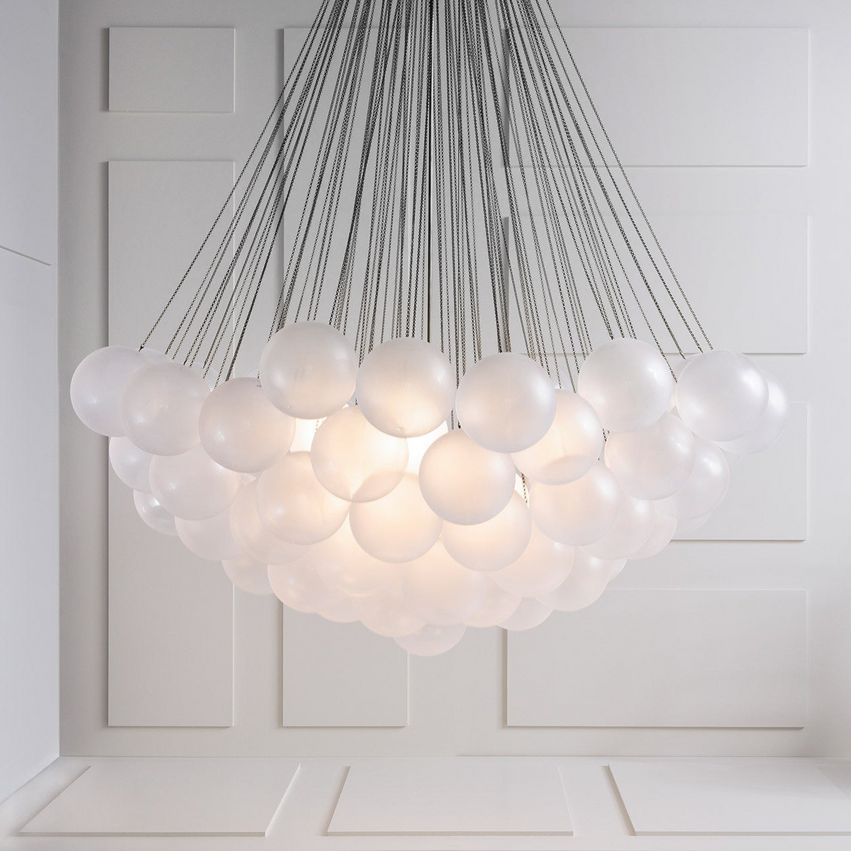 Eiririra Kronleuchter Bubble Milchglas