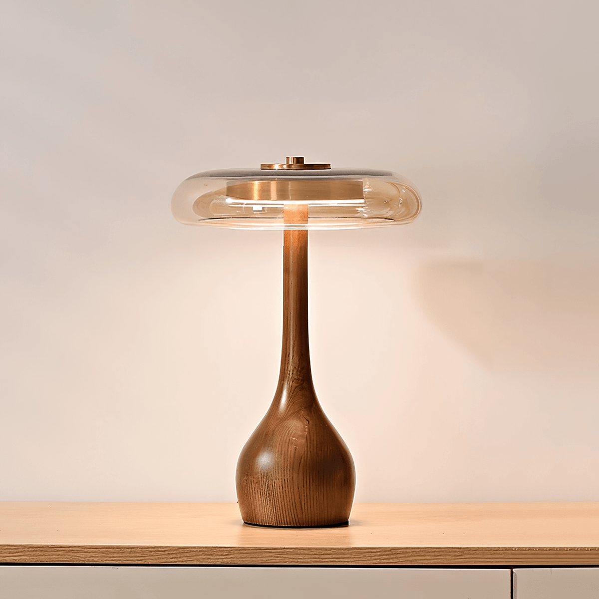 Bux Tischleuchte aus Holz im modernen Stil