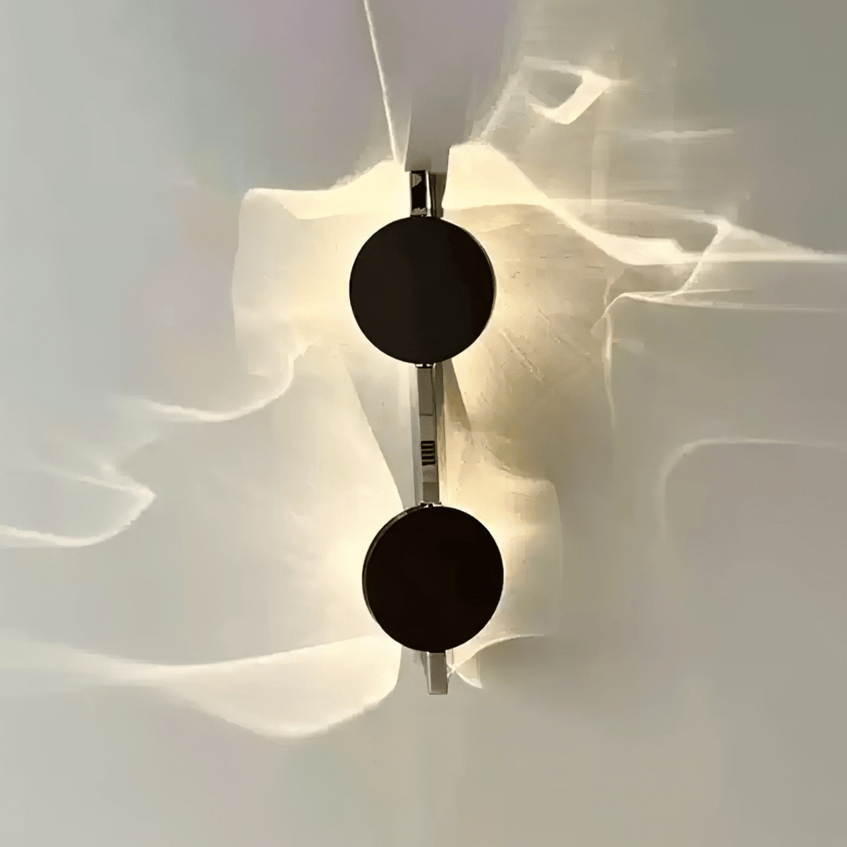 Pethr Wave Minimalistische Wandleuchte aus Stahl