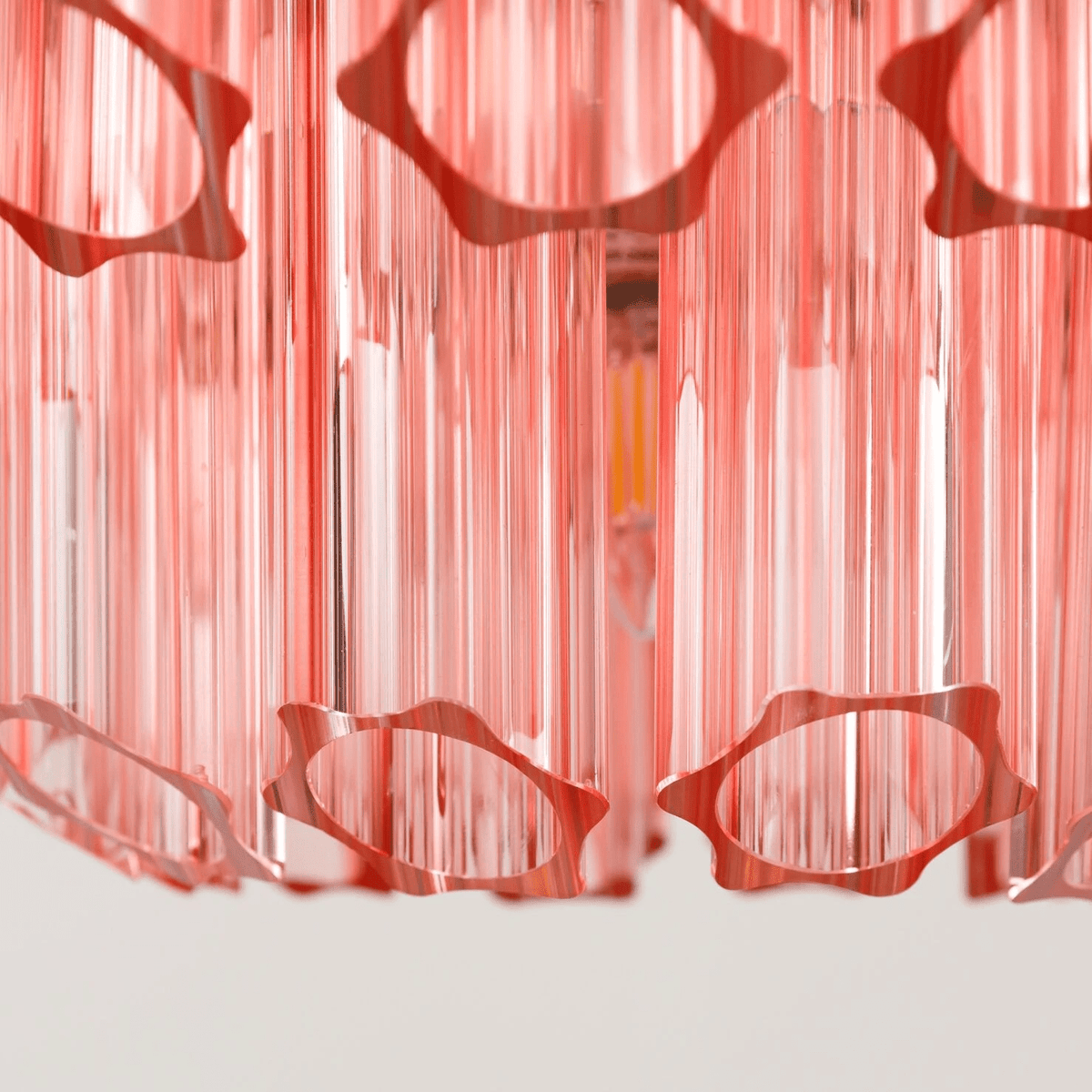 Veleneon Kronleuchter rosa Glaskolben geschichtete Diamant