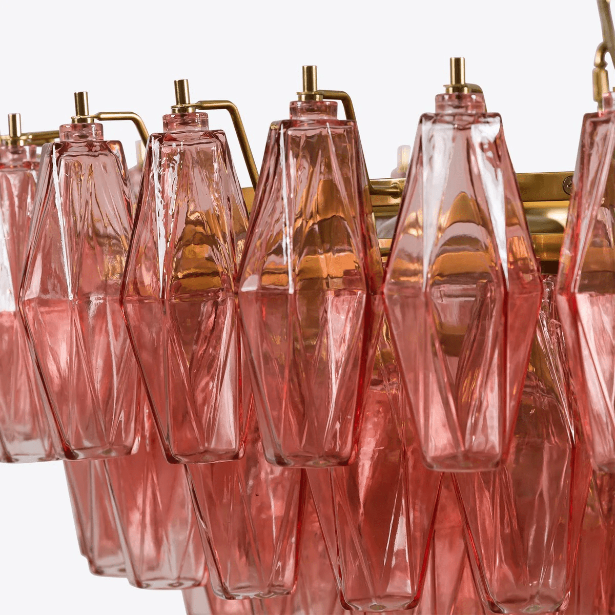 Lioruine Kronleuchter aus rosa Polygon-Glas in gestufter zeitgenössischer Kunst