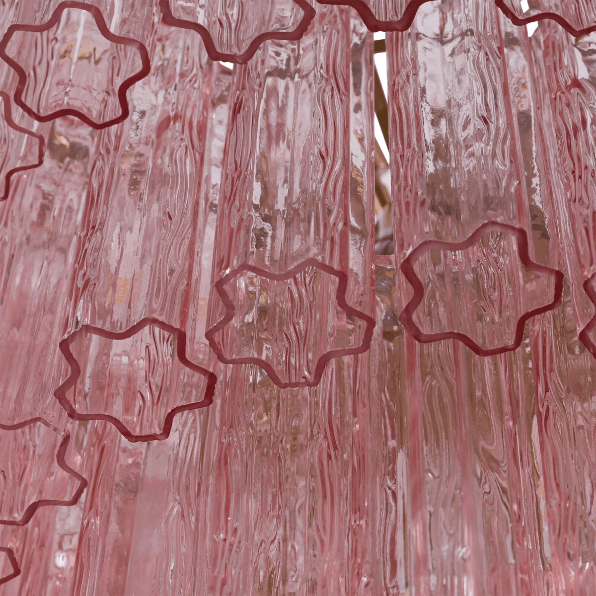 Eiraora Kronleuchter aus rosa prismenförmigem Glas in Schichten elegant