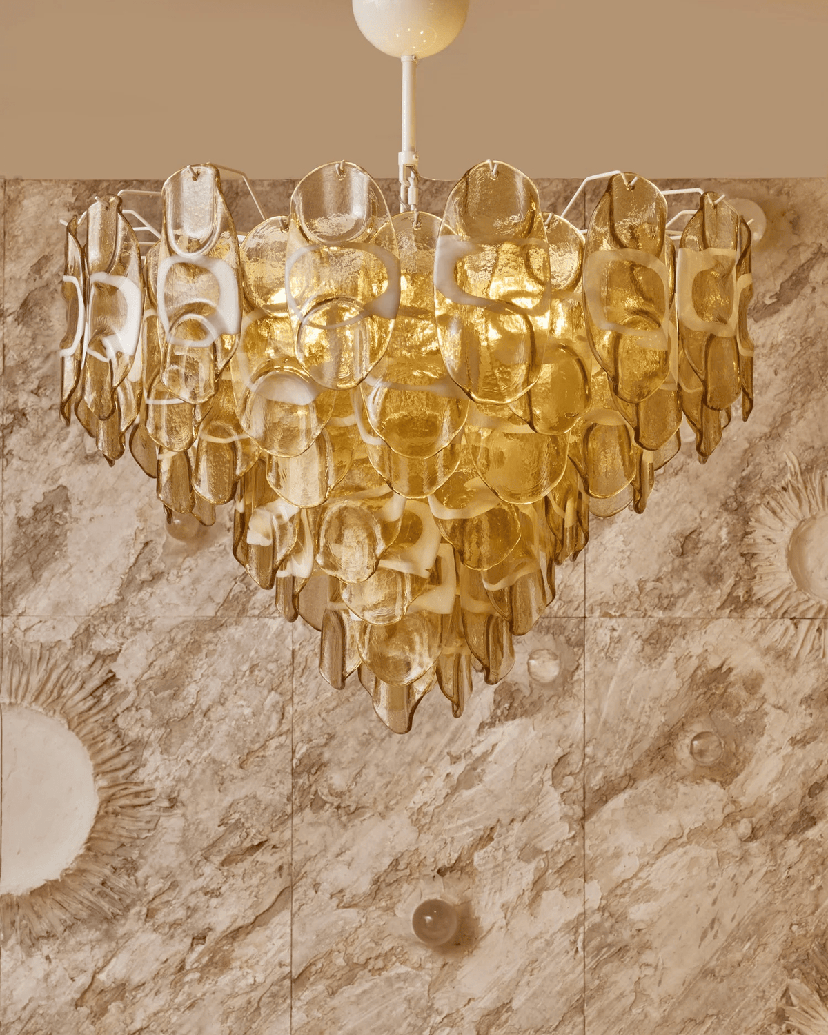 Celuora Kronleuchter aus bernsteinfarbenem Murano-Glas mit ovalem Tropfen-Design in geschichteter Ausführung