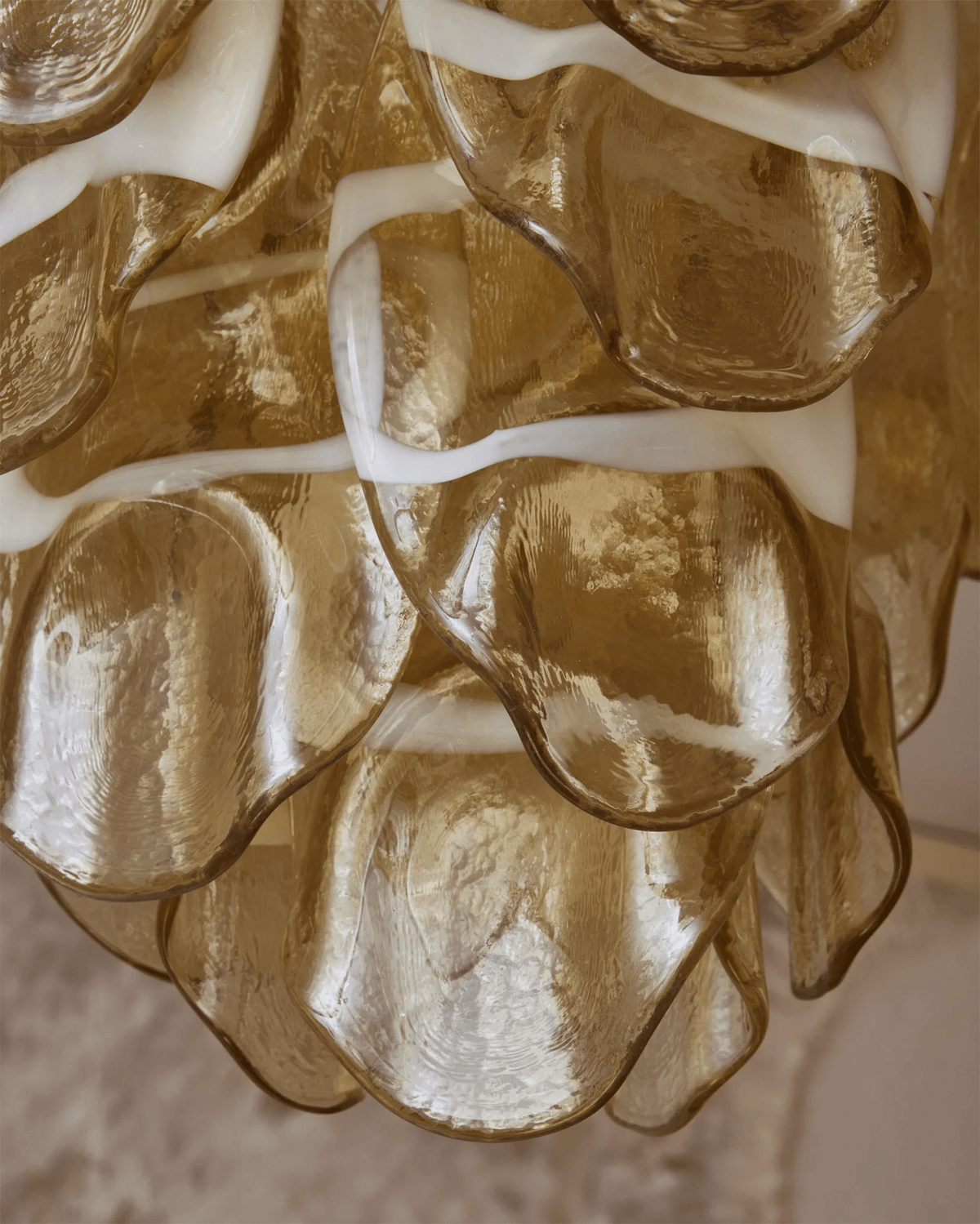 Celuora Kronleuchter aus bernsteinfarbenem Murano-Glas mit ovalem Tropfen-Design in geschichteter Ausführung