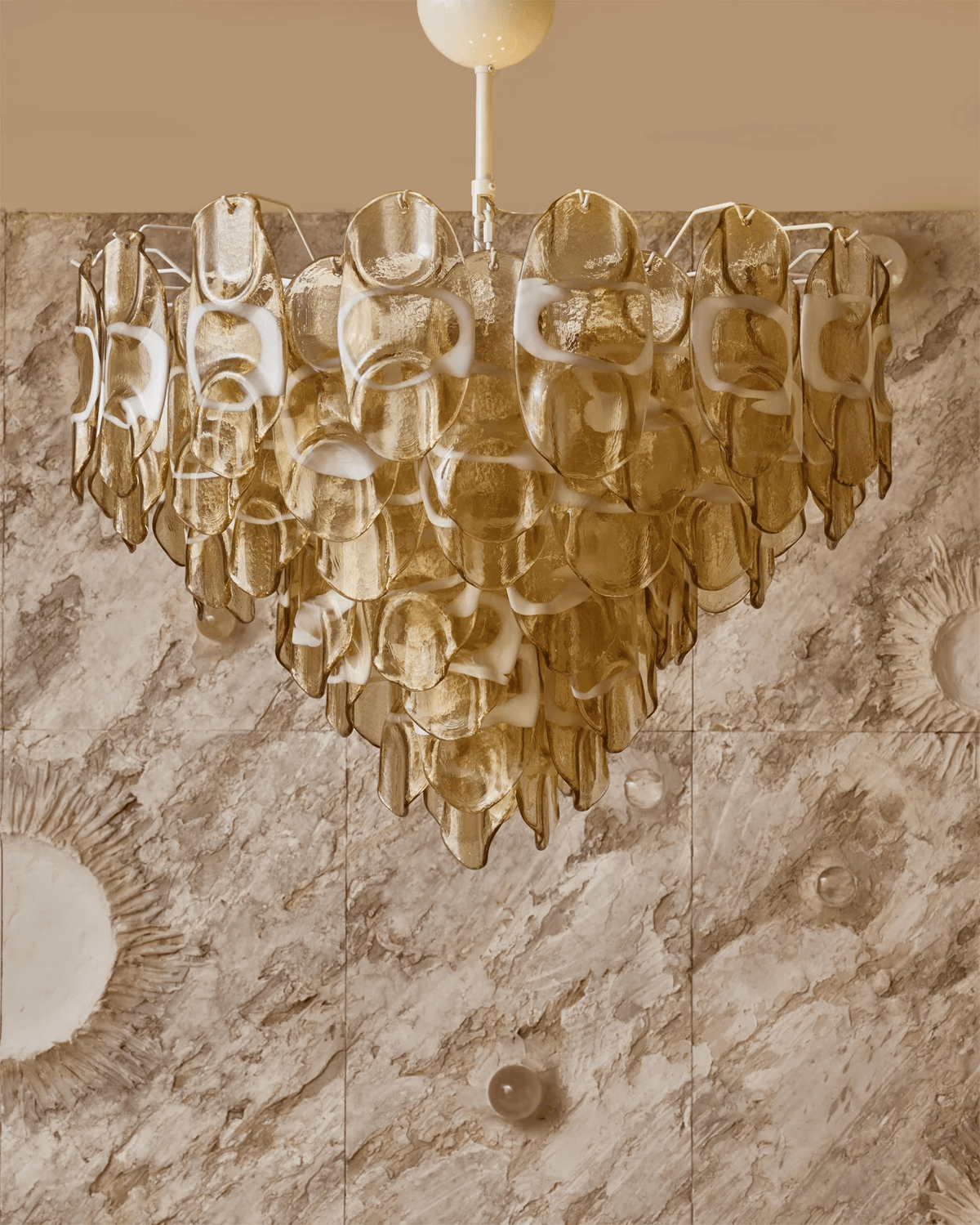 Celuora Kronleuchter aus bernsteinfarbenem Murano-Glas mit ovalem Tropfen-Design in geschichteter Ausführung
