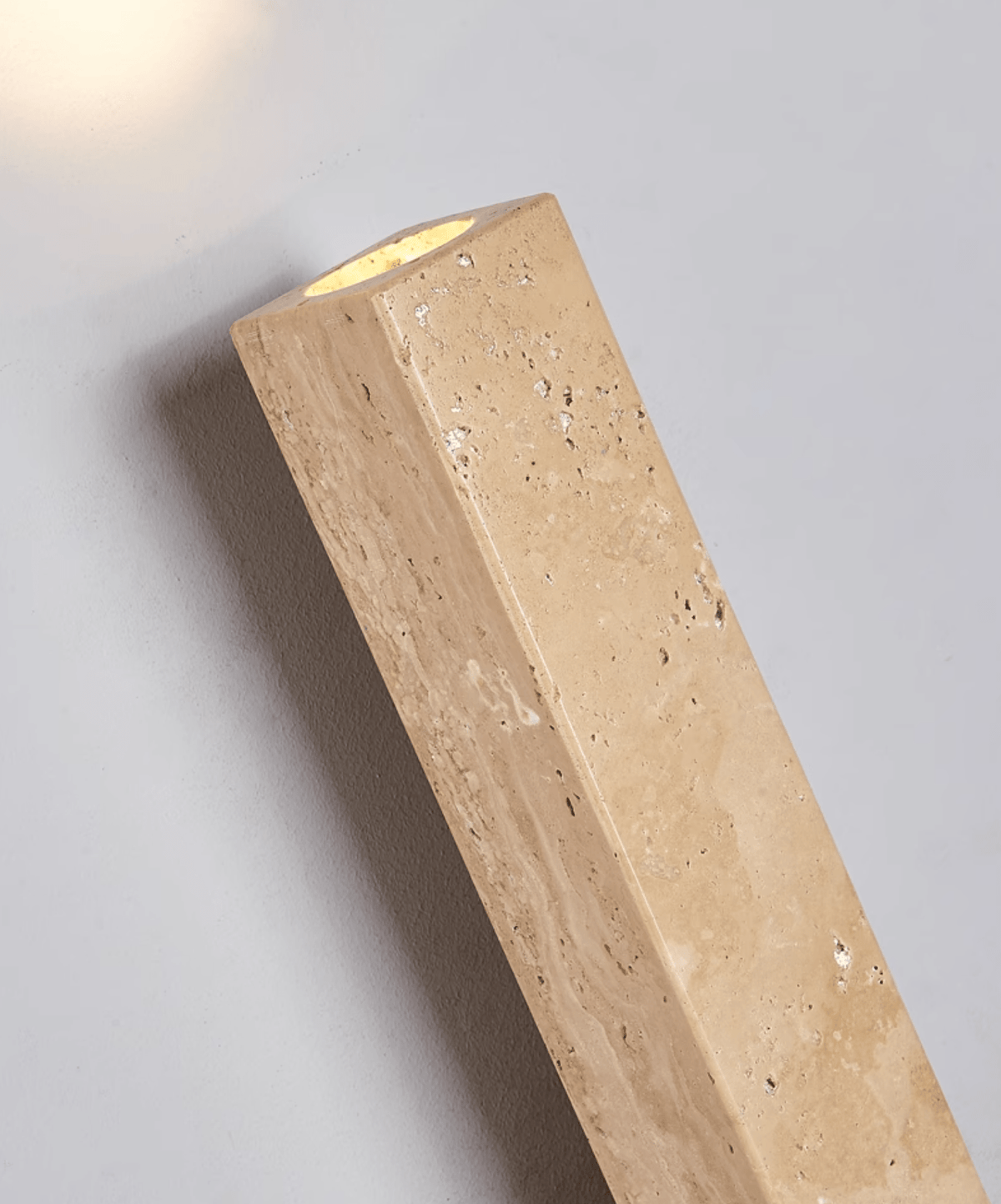 Noriira Minimalistische Wandleuchte aus Travertin