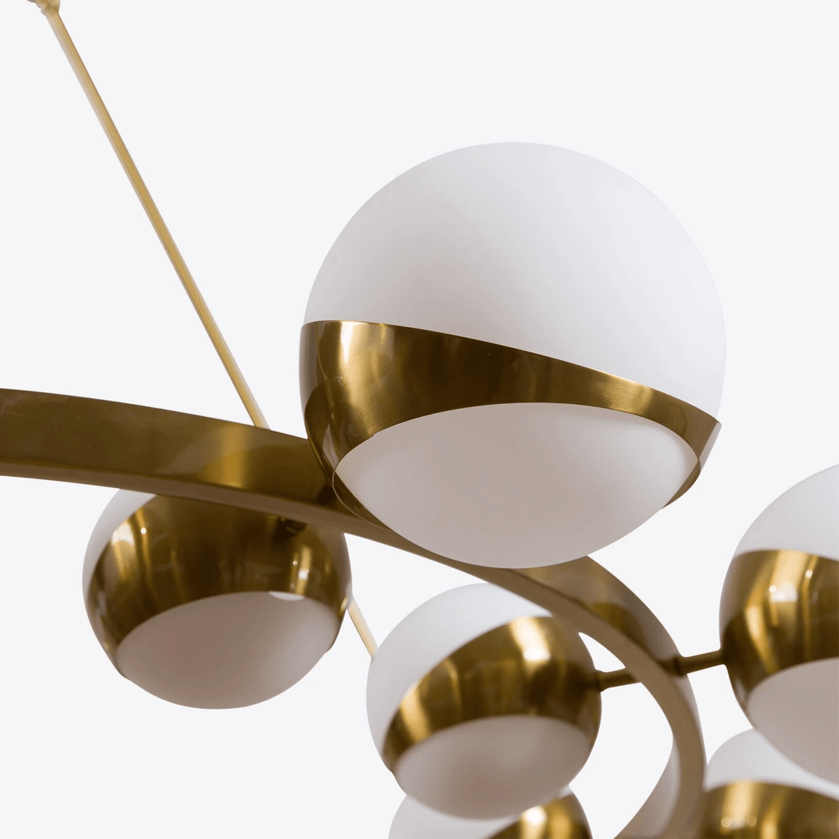 LuminaSphere Kronleuchter aus Messing