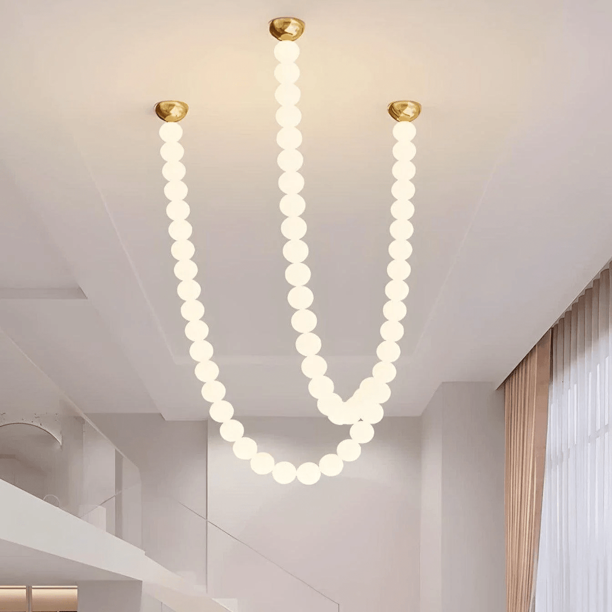 PearlCascade Kronleuchter aus Glas mit Kugeln
