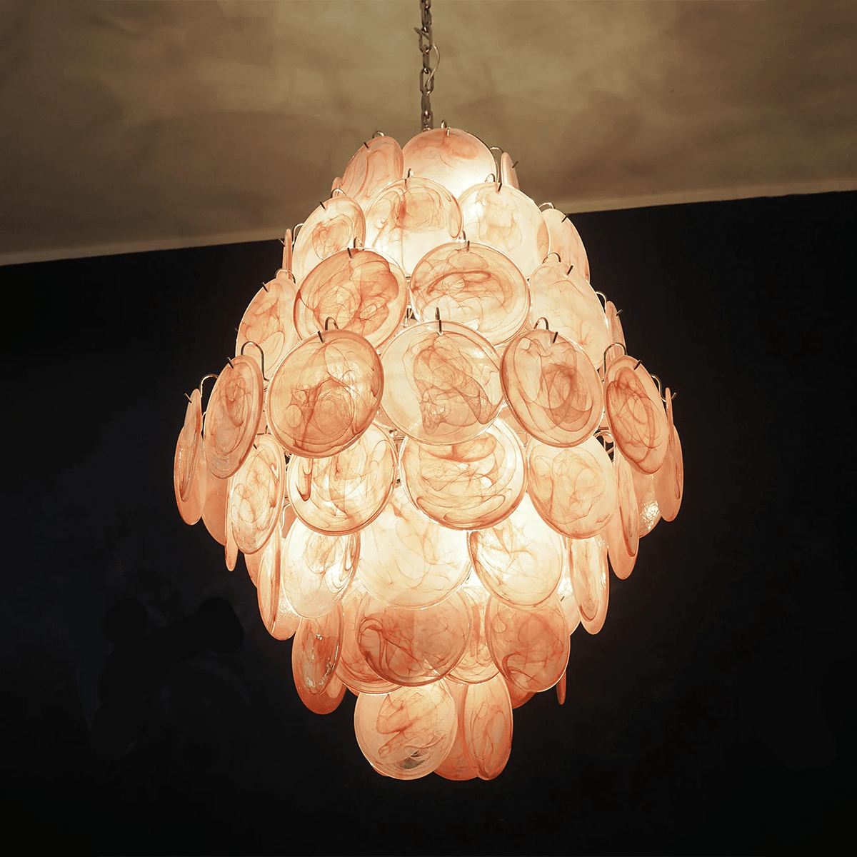 Eirarine Kronleuchter aus handgeblasenem Murano-Glas in Pink mit Scheiben
