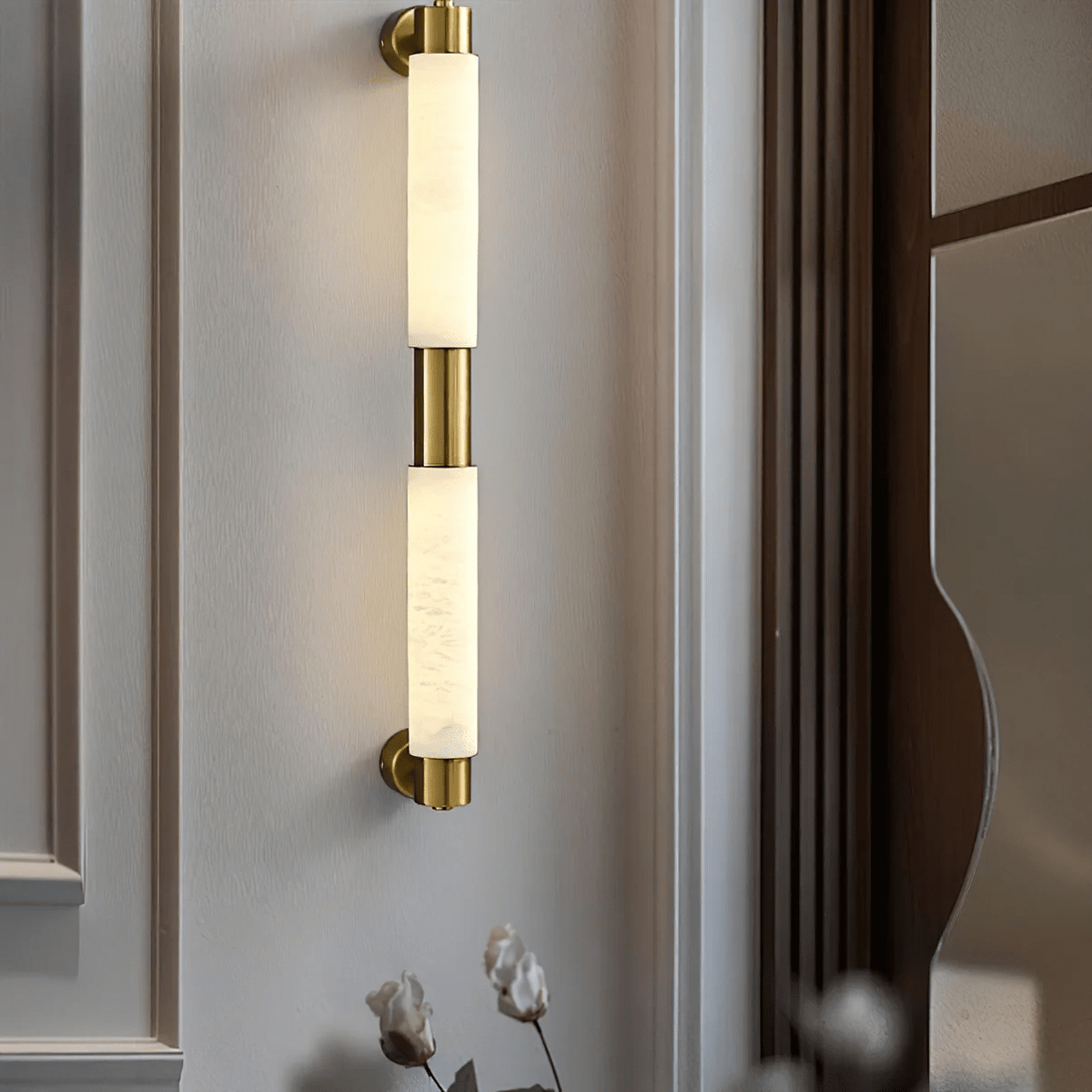 Ospix Wandleuchte aus Alabaster in Messing