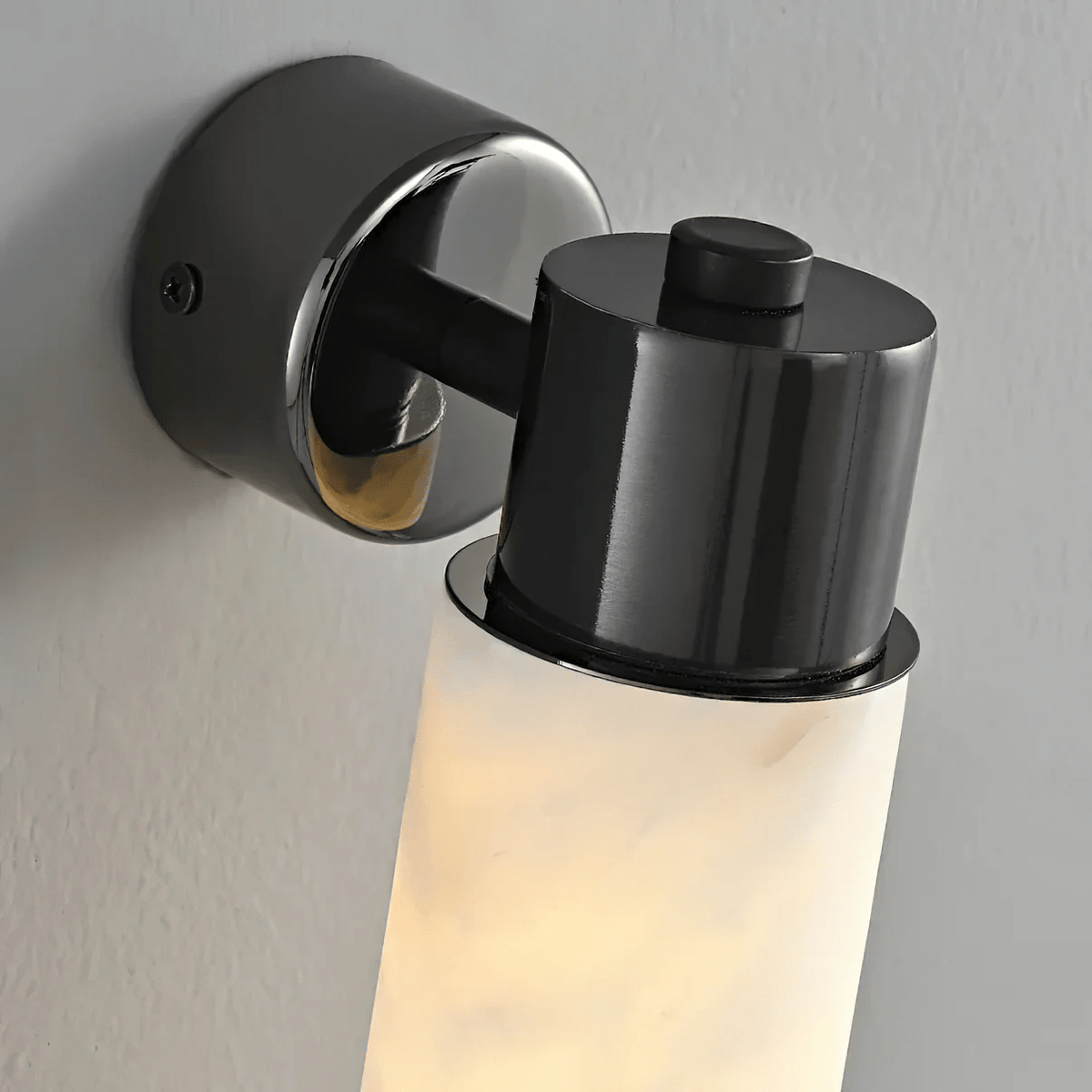 Ospix Wandleuchte aus Alabaster in Messing