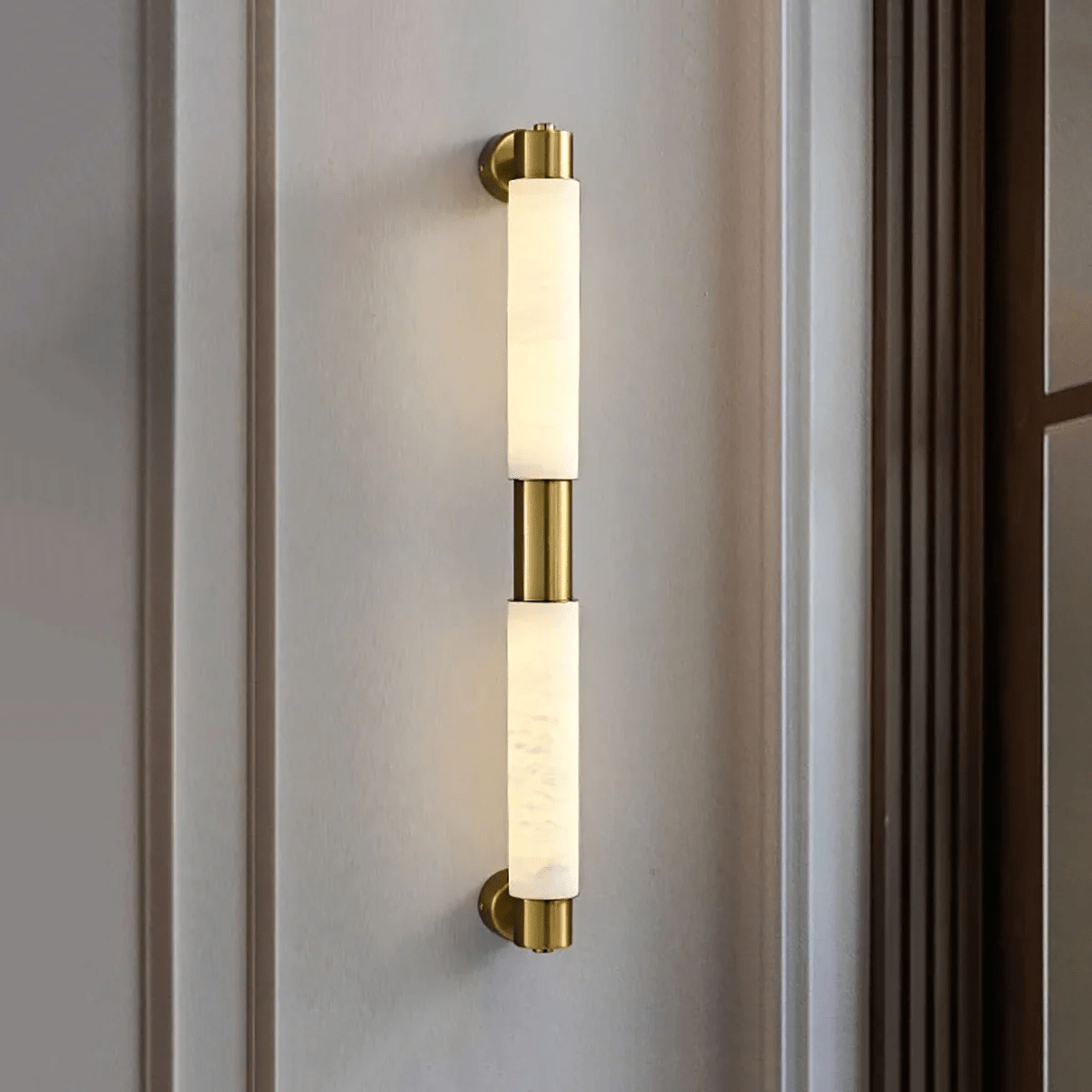 Ospix Wandleuchte aus Alabaster in Messing