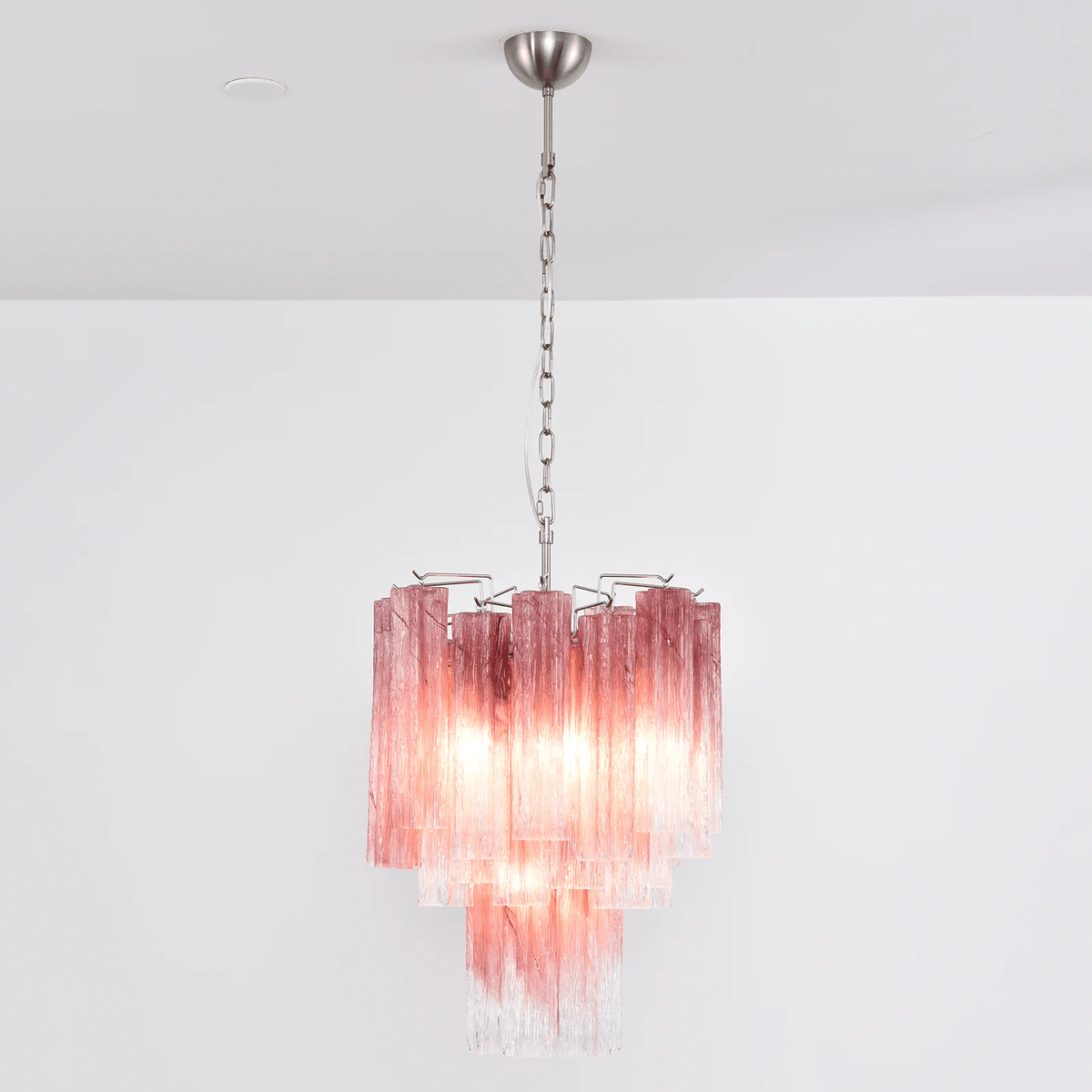 Veluora Kronleuchter zu Transparent verlaufendem Murano-Glas in Kaskadenebenen