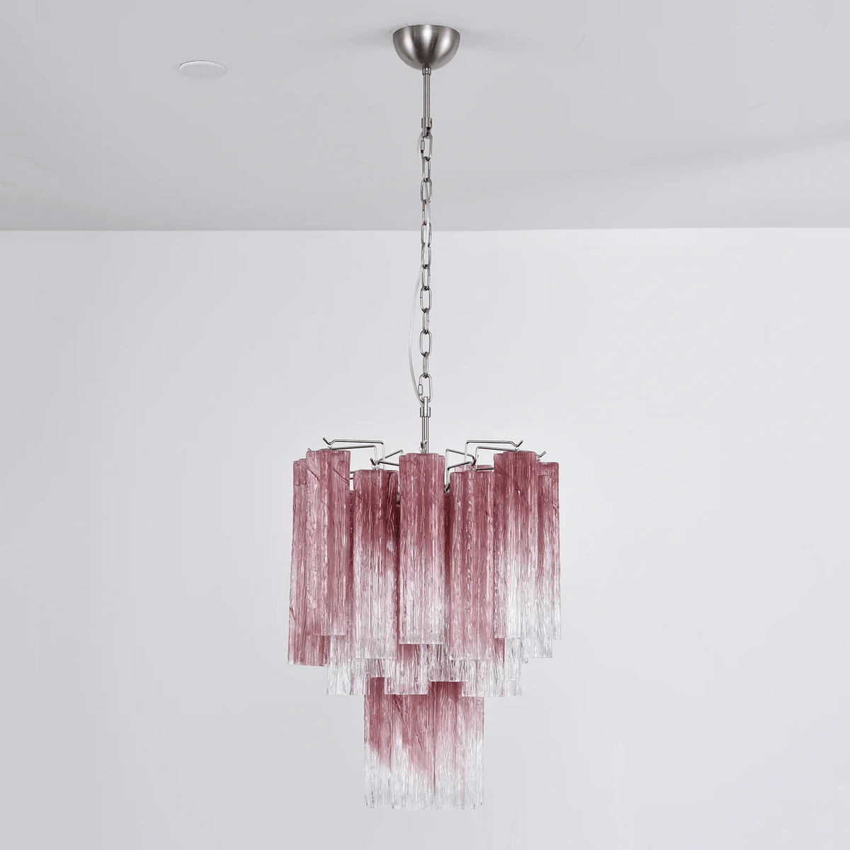 Veluora Kronleuchter zu Transparent verlaufendem Murano-Glas in Kaskadenebenen