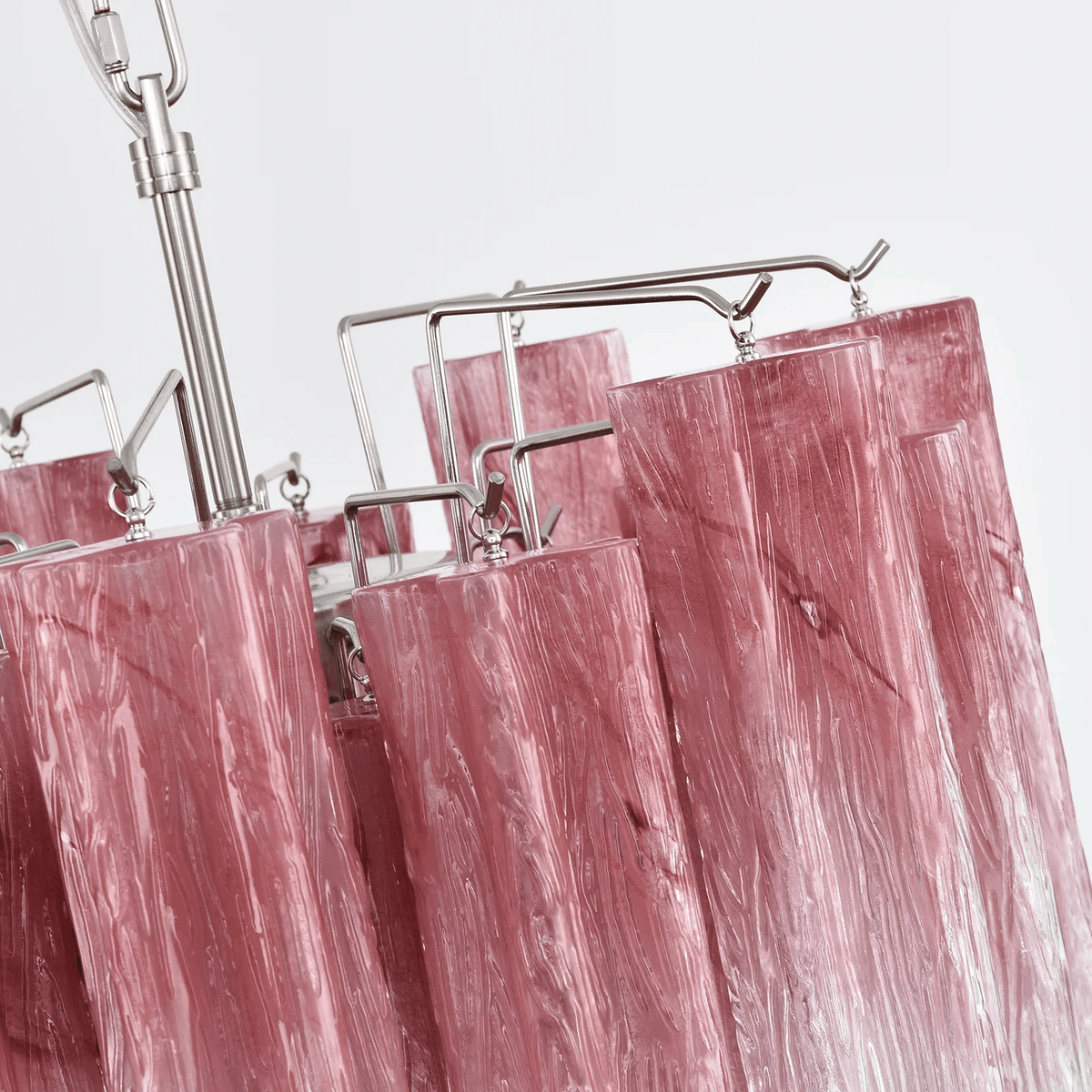 Veluora Kronleuchter zu Transparent verlaufendem Murano-Glas in Kaskadenebenen