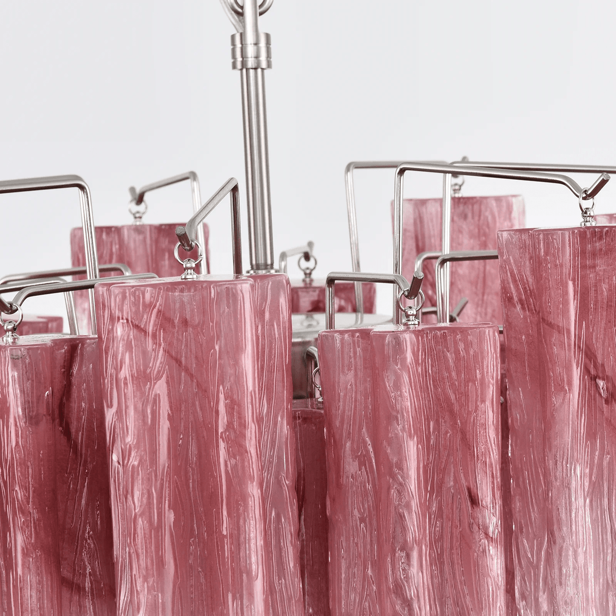 Veluora Kronleuchter zu Transparent verlaufendem Murano-Glas in Kaskadenebenen