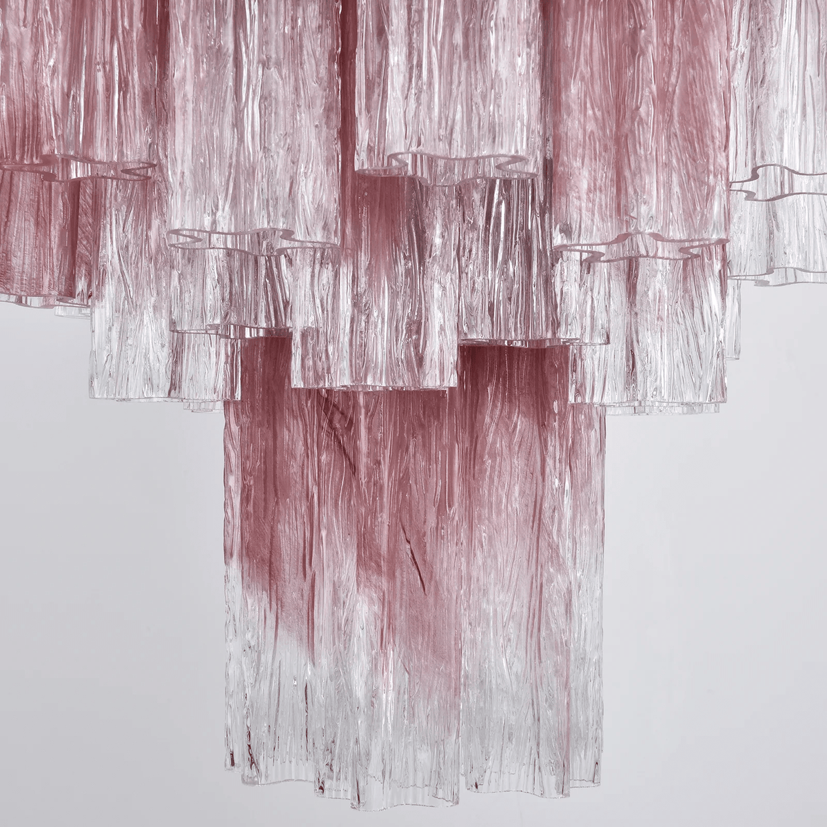 Veluora Kronleuchter zu Transparent verlaufendem Murano-Glas in Kaskadenebenen
