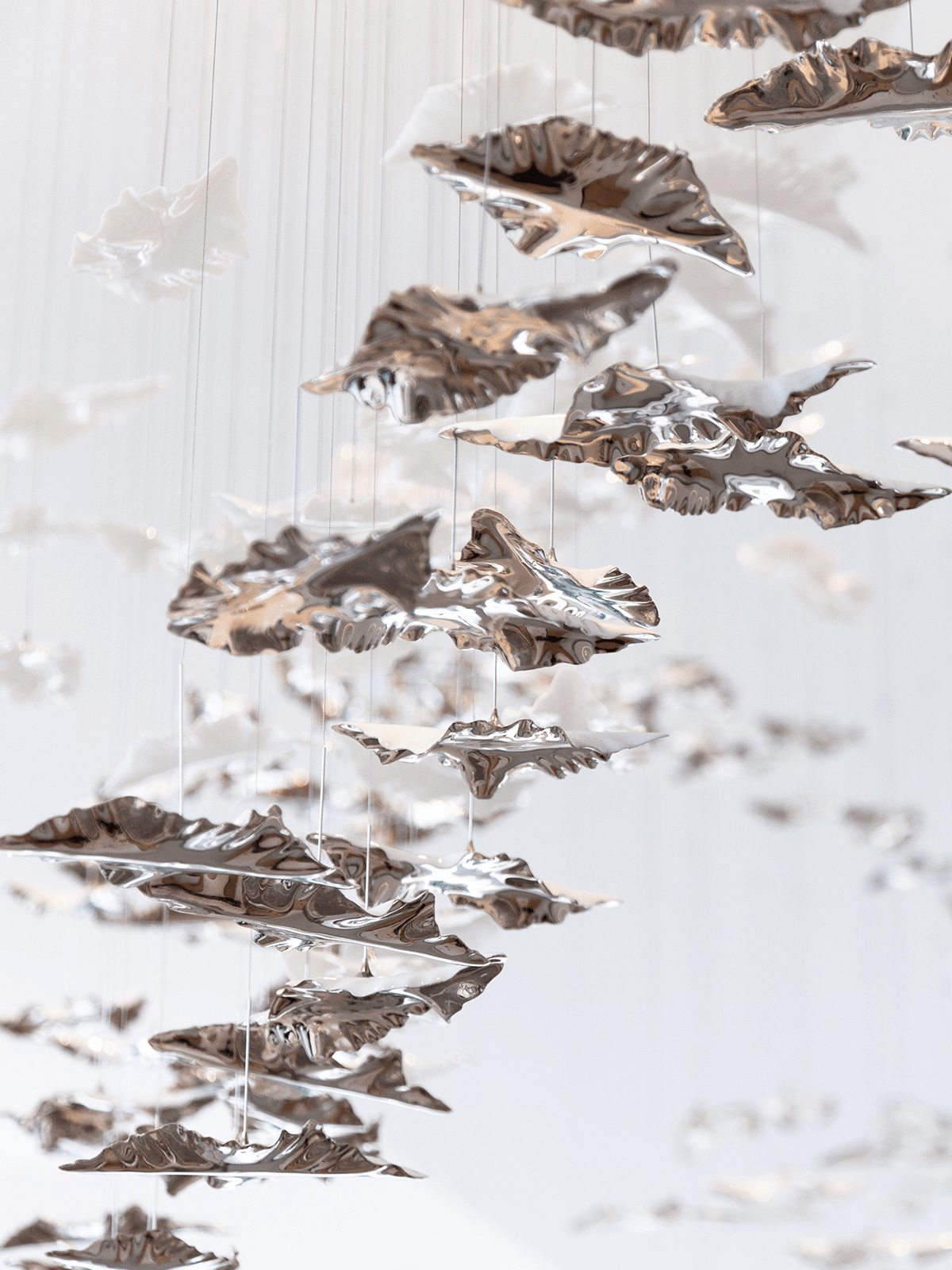 Folia Kronleuchter aus Blatt-Form in verdrillter Skulptur