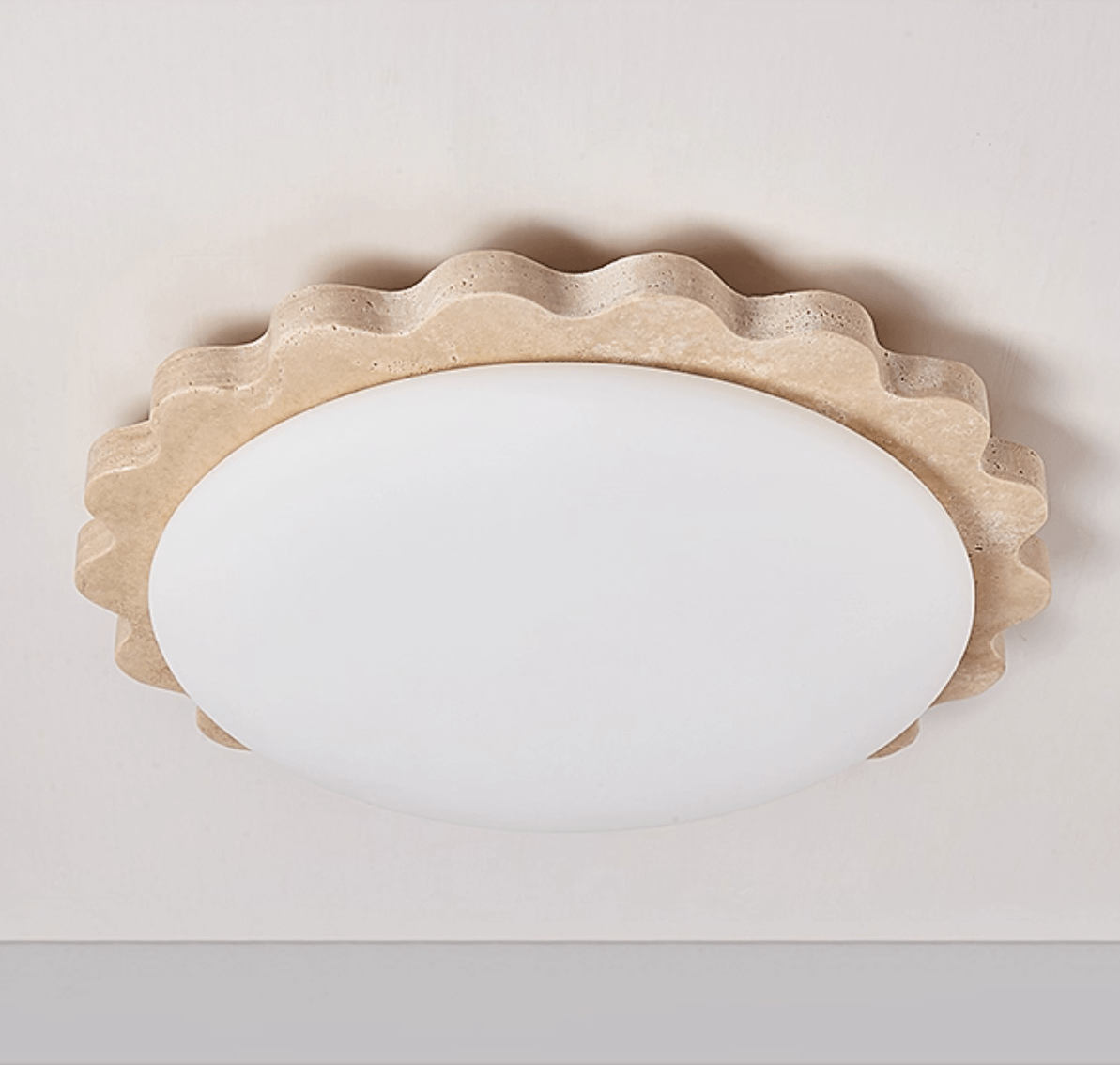 Crestwood Travertine Deckenleuchte mit geschwungener Kante