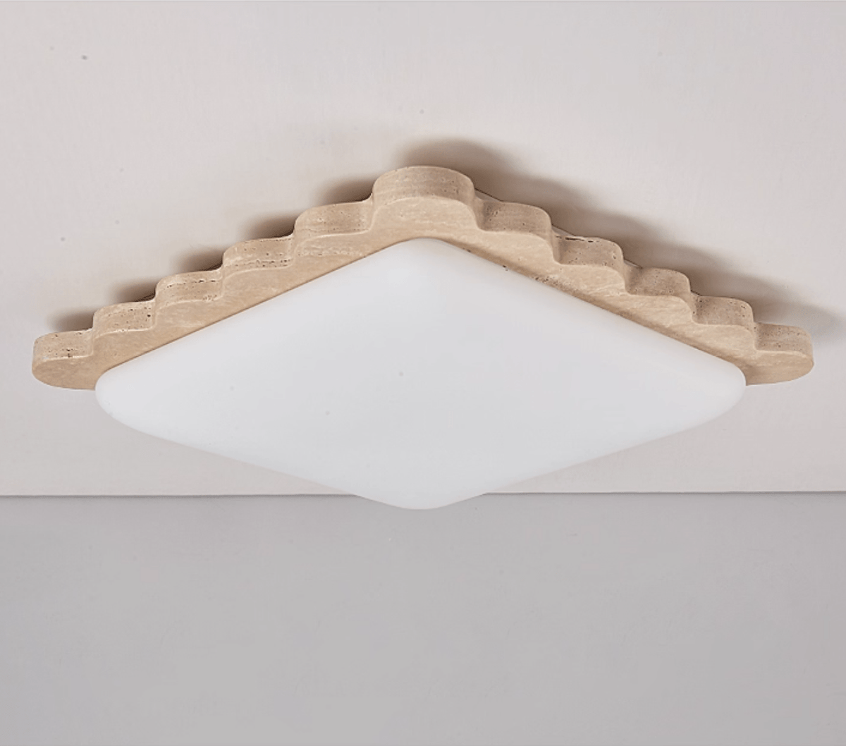 Crestwood Travertine Deckenleuchte mit geschwungener Kante