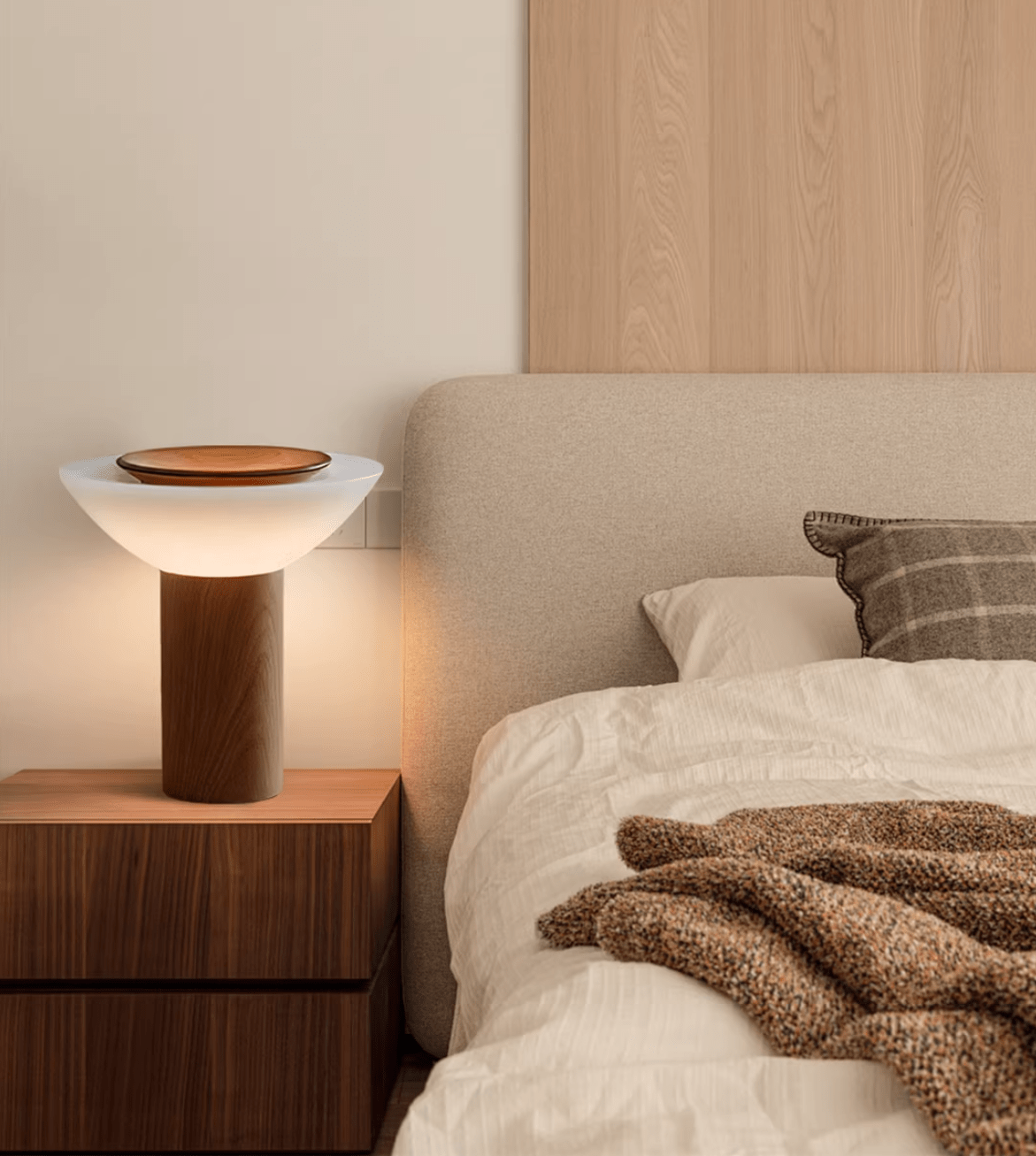 Rinenine Tischleuchte aus Holz