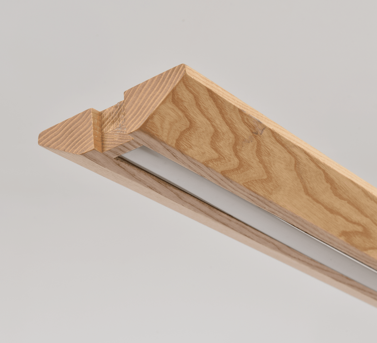 Alderine Pendelleuchte aus Holz linear