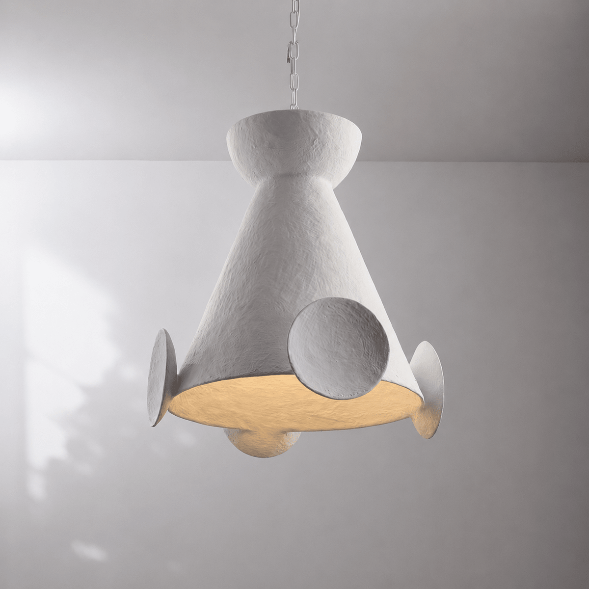 Sculptural Gips-Kegel-Pendelleuchte