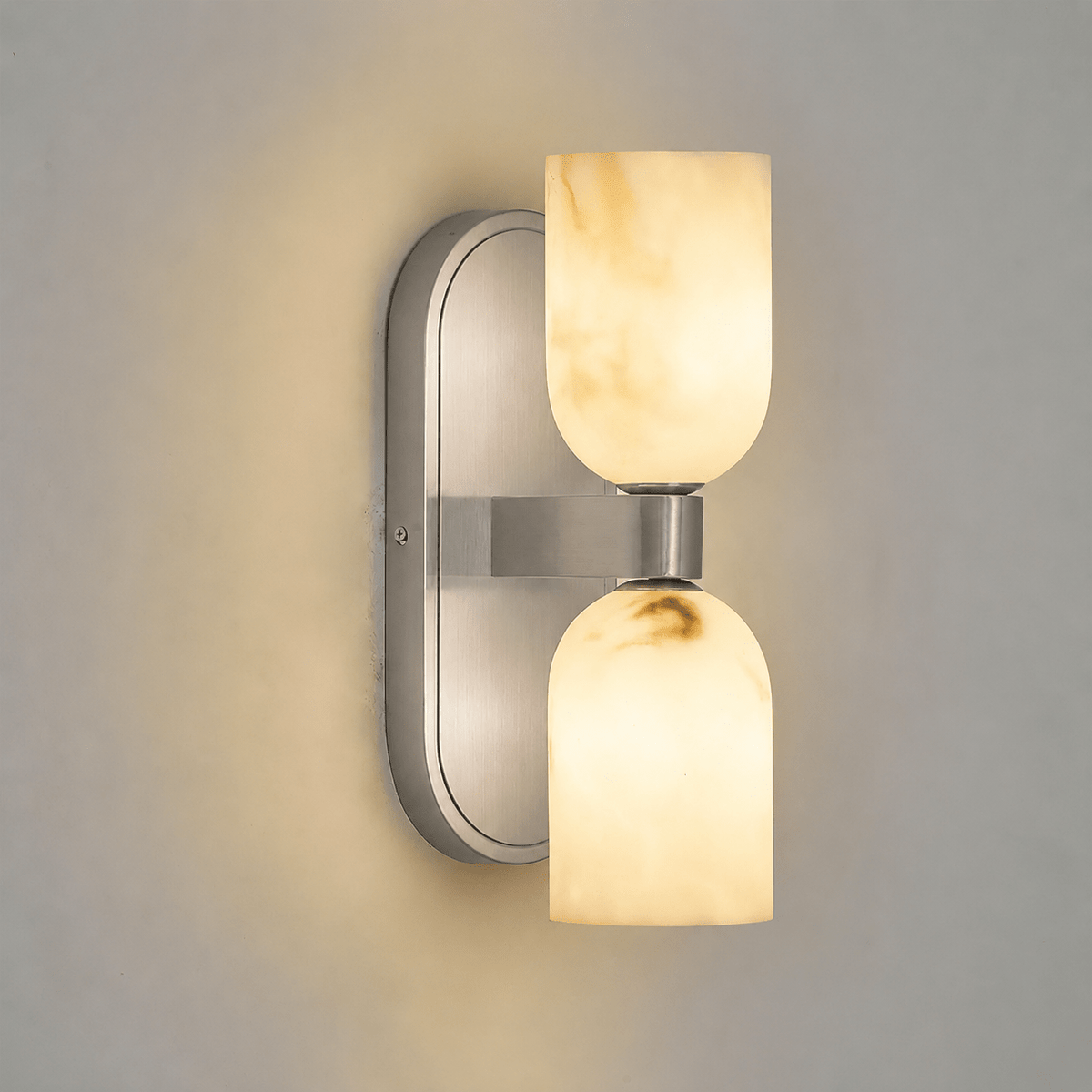 Alabaster Wandleuchte mit Licht nach oben und unten